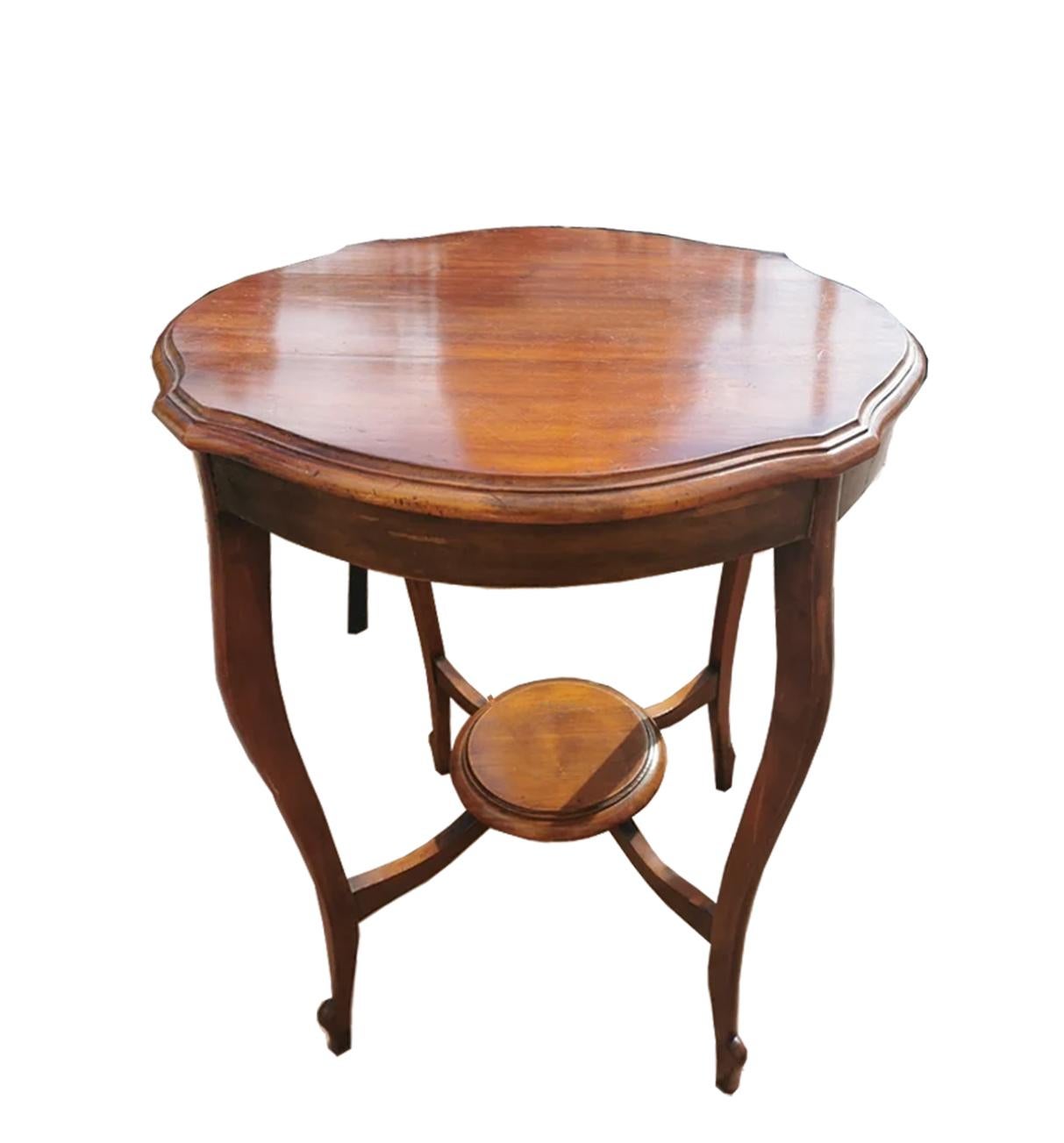 Round side table features barley twist legs, 

This table is raised on a base composed of four turned legs 

They are in very good condition,

End table small table, side table, round table, living room table, small table
salomonica columns,