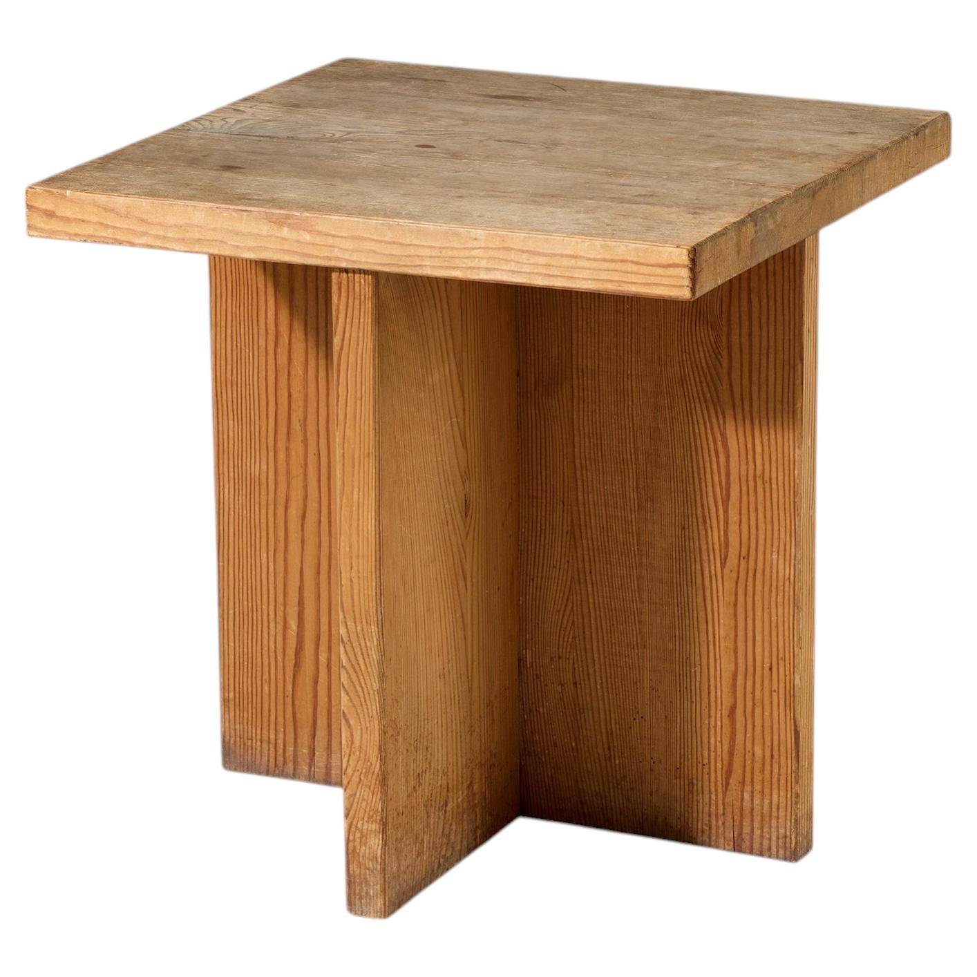 Side table ‘Lovö’ designed by Axel Einar Hjorth for Nordiska Kompaniet For Sale