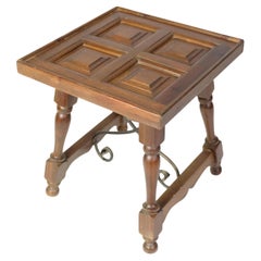 Table d'appoint en Wood Wood avec pieds tournés et entretoises en métal des années 1930