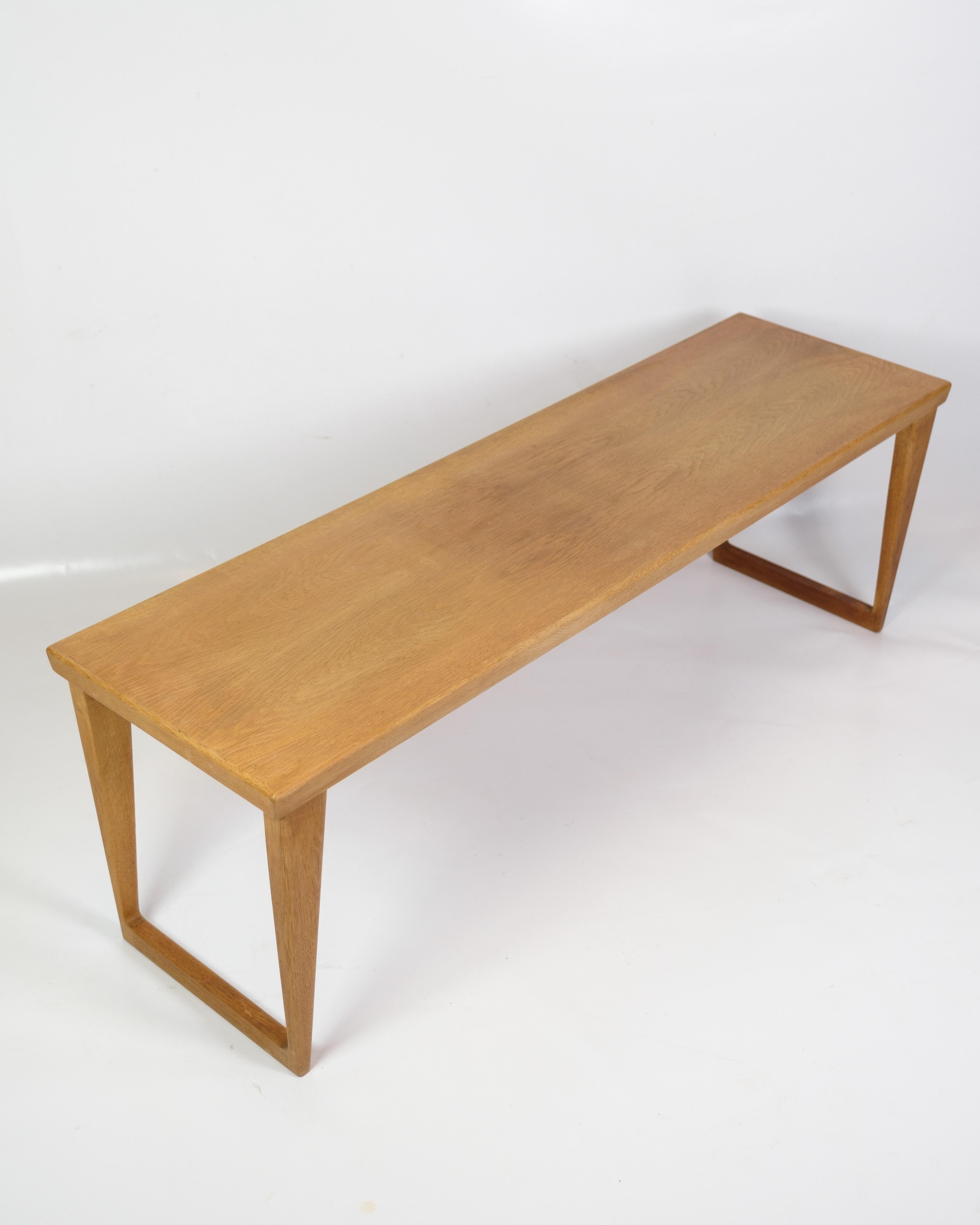Beistelltisch aus Eichenholz, von Aksel Kjersgaard für Odder in den 1960er Jahren. Der Tisch ist aus massivem Eichenholz gefertigt und hat ein einfaches und funktionelles Design, das für das dänische Möbeldesign aus dieser Zeit charakteristisch
