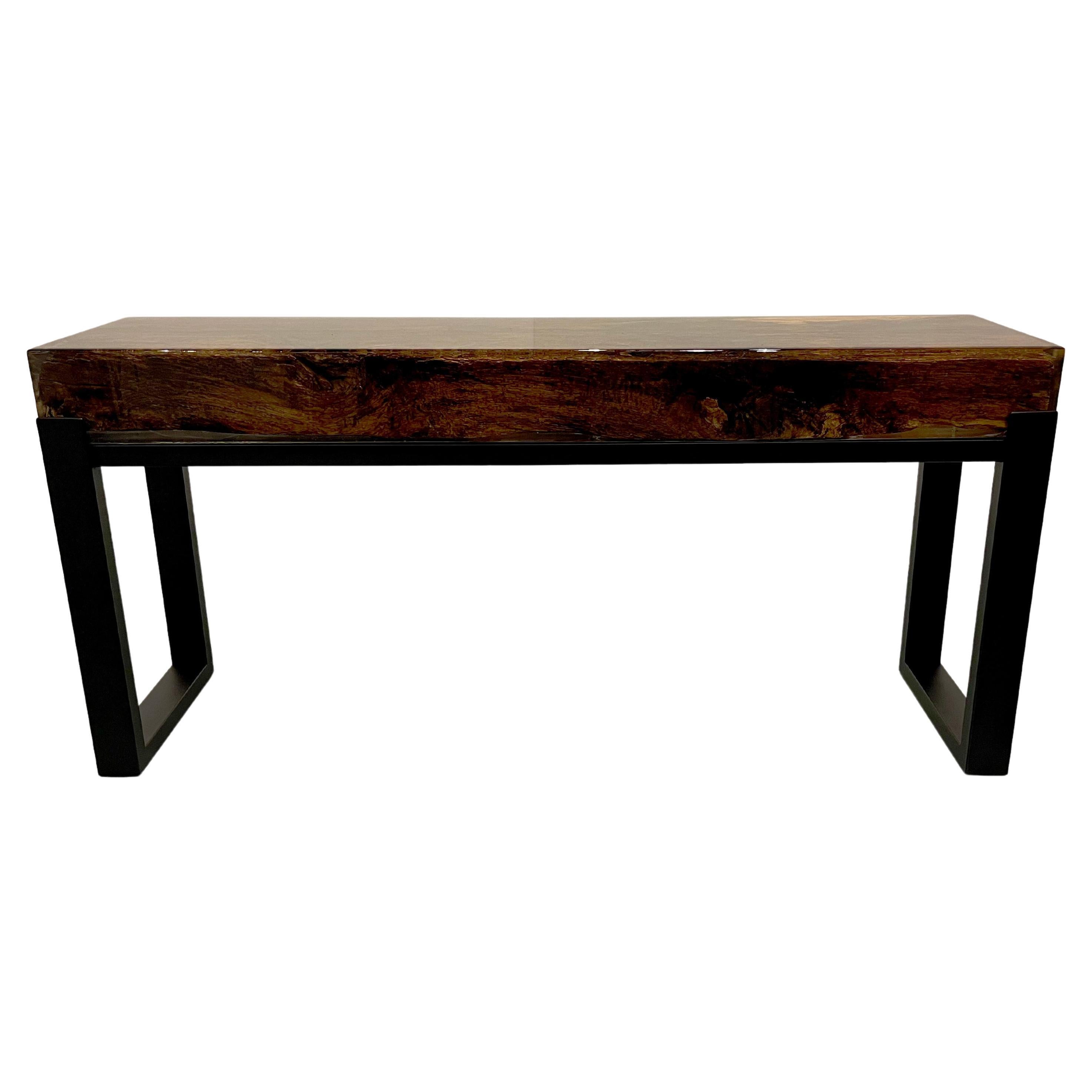 Table d'appoint en poudre de bois de chêne, moulée en époxy, sur un cadre en acier