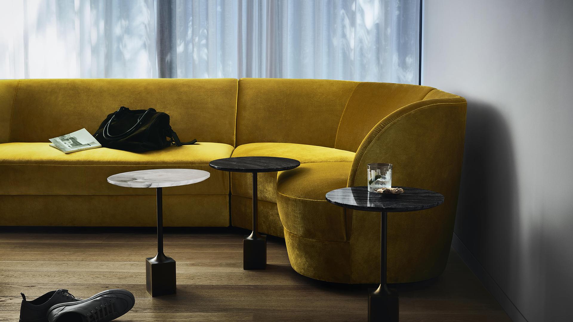 Beistelltisch „Madison Avenue“ von Man of Parts, Marmor und Messing im Angebot 3