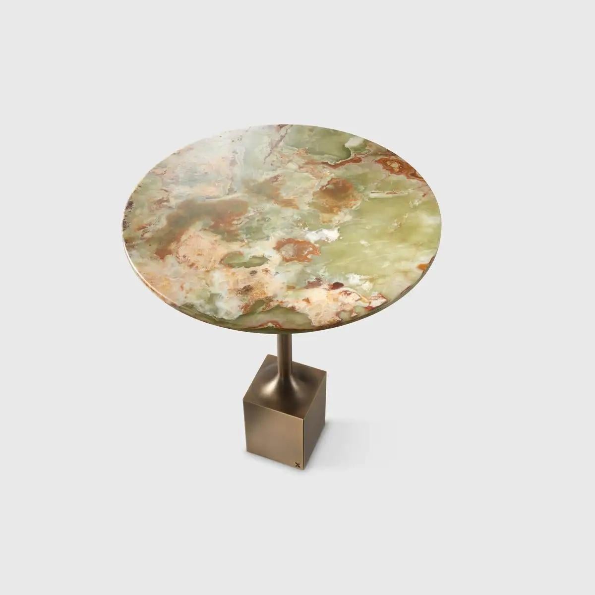 Side Table 'Madison Avenue' by Man of Parts 
Signed by Yabu Pushelberg 

Pakistani onyx table top
Brushed brass table base 

Dimensions: 
H. 47 x D. 40.5 cm


_____________________

The Madison Avenue side table is a stylish place for a cocktail on