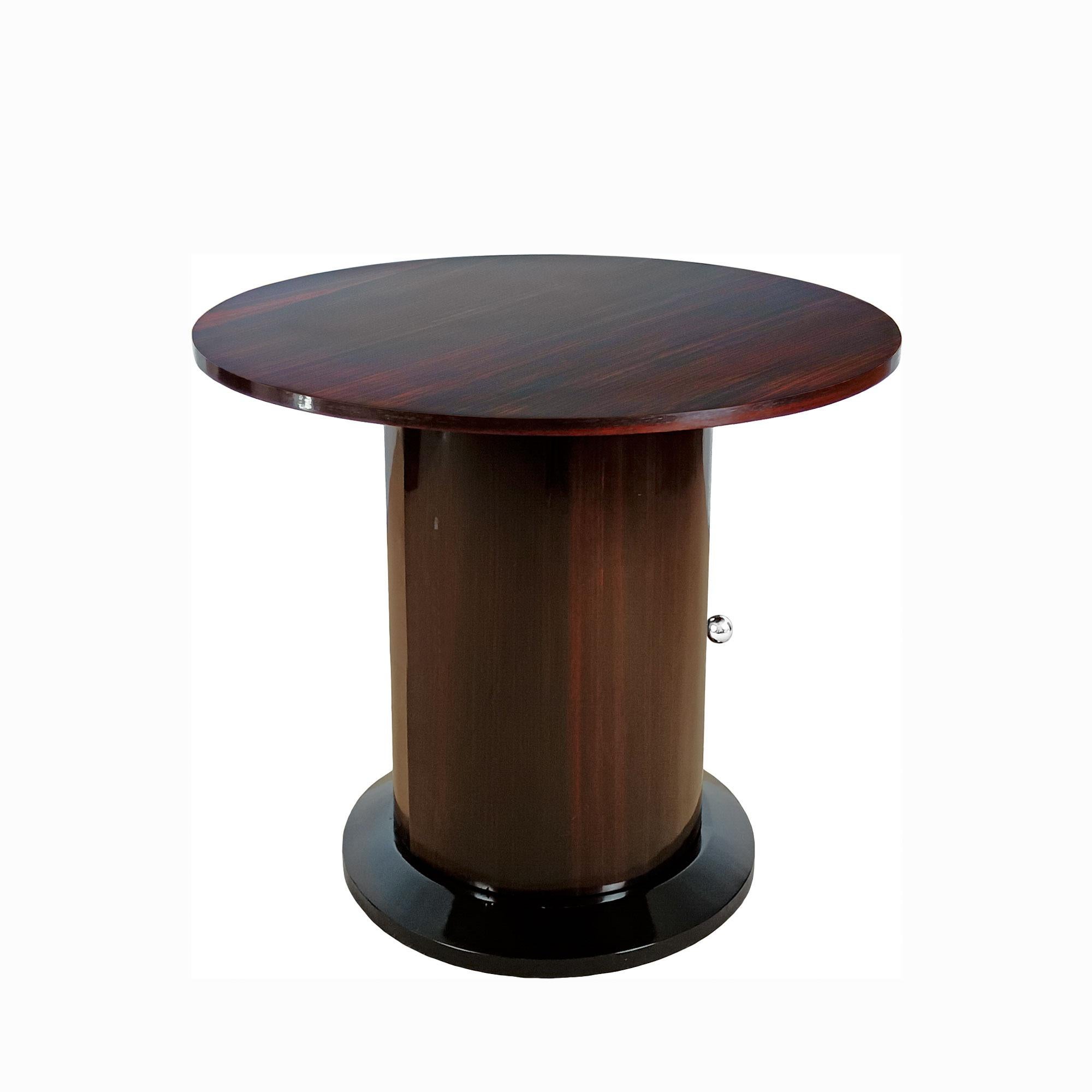 Circular side table – mini bar in wood with rosewood veneer, black lacquered beech base, nickel-plated brass knob. French polish.

France 1940