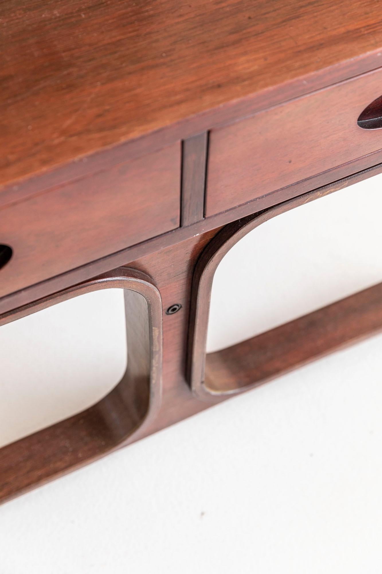 Walnut Side Table Mod. 554 by Gianfranco Frattini for Bernini