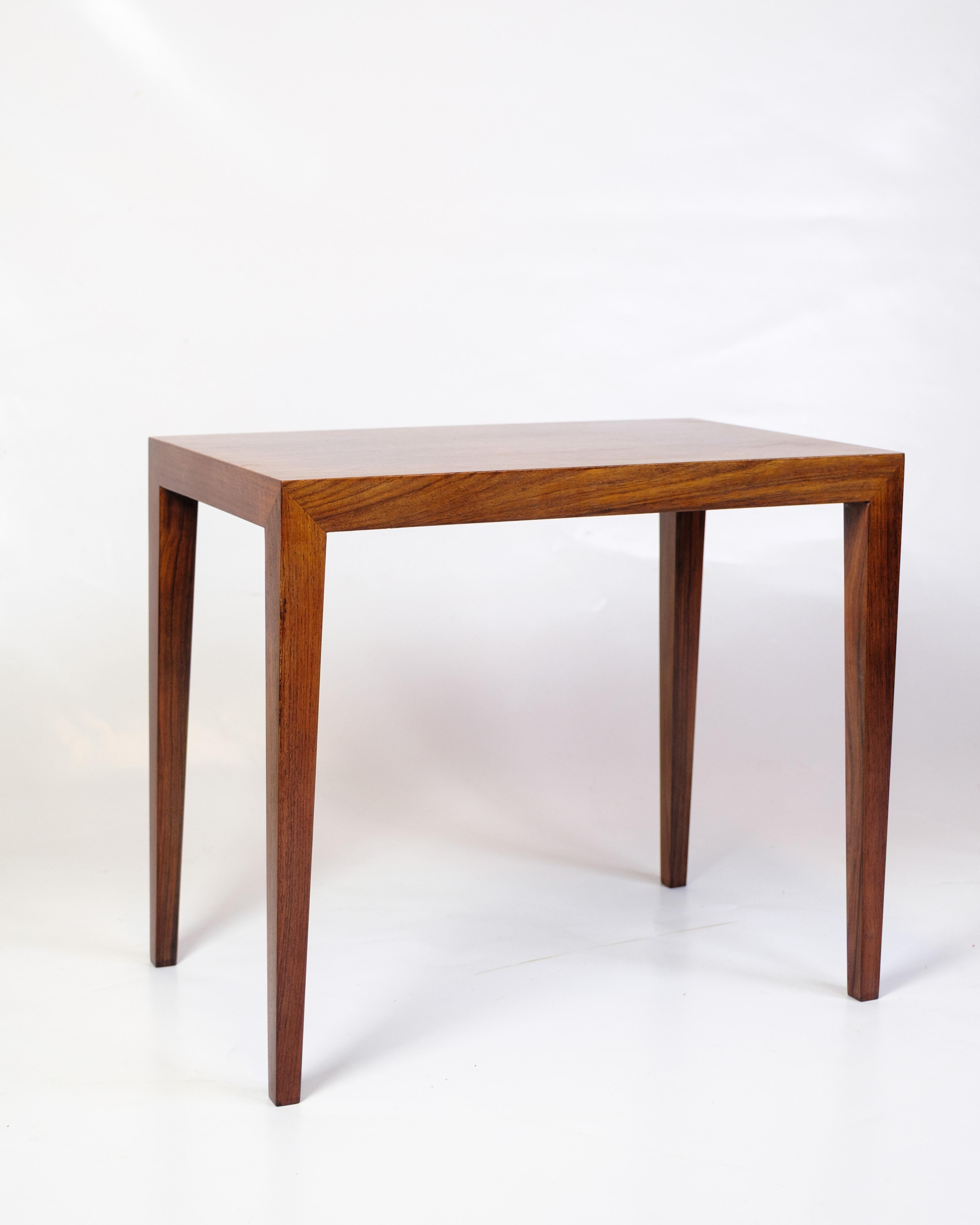 Side table/nightstand model 162, designed by Severin Hansen and manufactured by Haslev Møbelfabrik in the 1960s. The side/nightstand is made of rosewood and is in good condition.

Dimensions: H:50.5cm W:59cm D:35.5cm