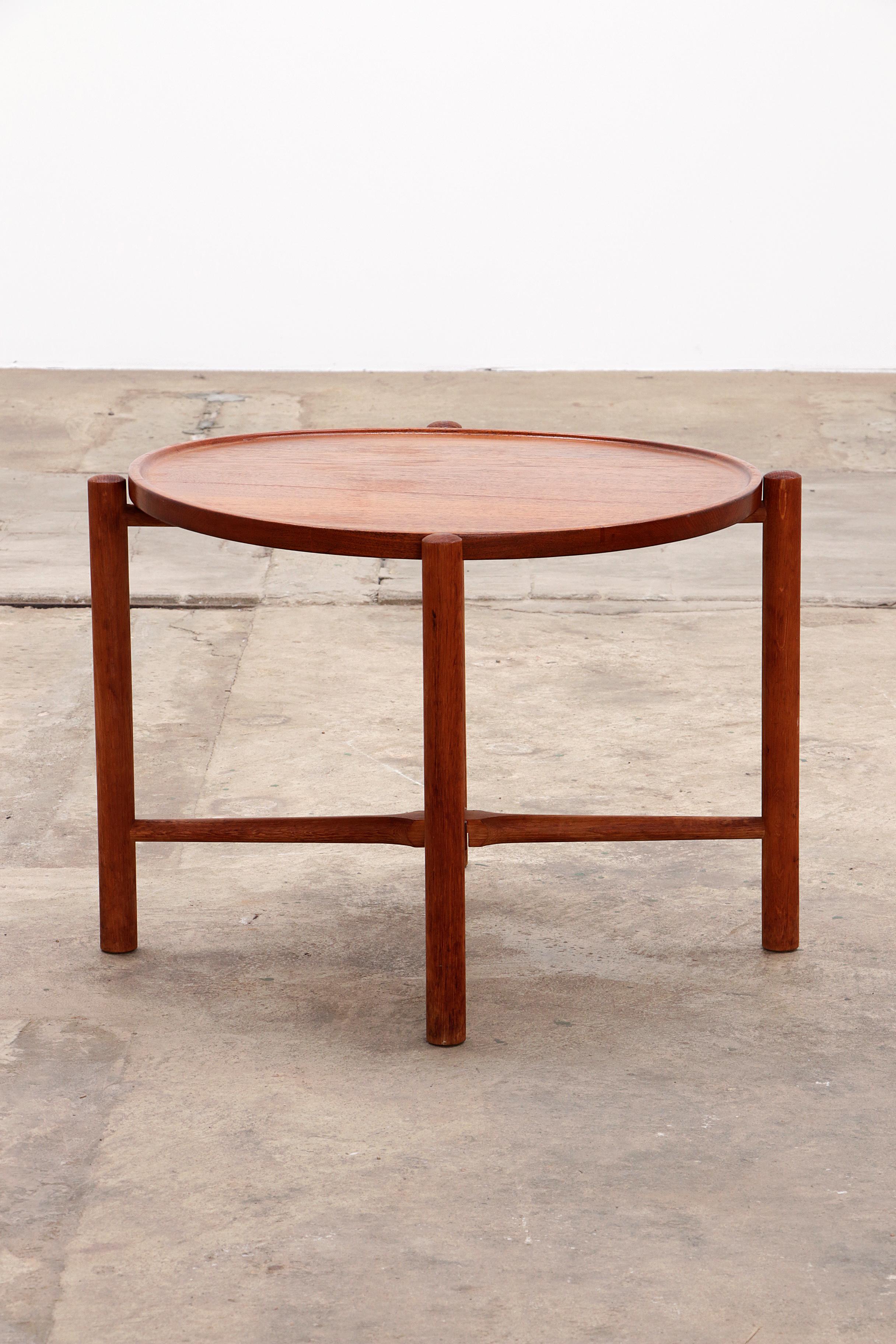 Side table Model AT35 design by Hans J. Wegner,1945 Denmark


Side table model AT35 designed by Hans J. Wegner in 1945 for Andreas Tuck.

This is a very early model and belongs to the first editions of the well-known designer.

The table has the