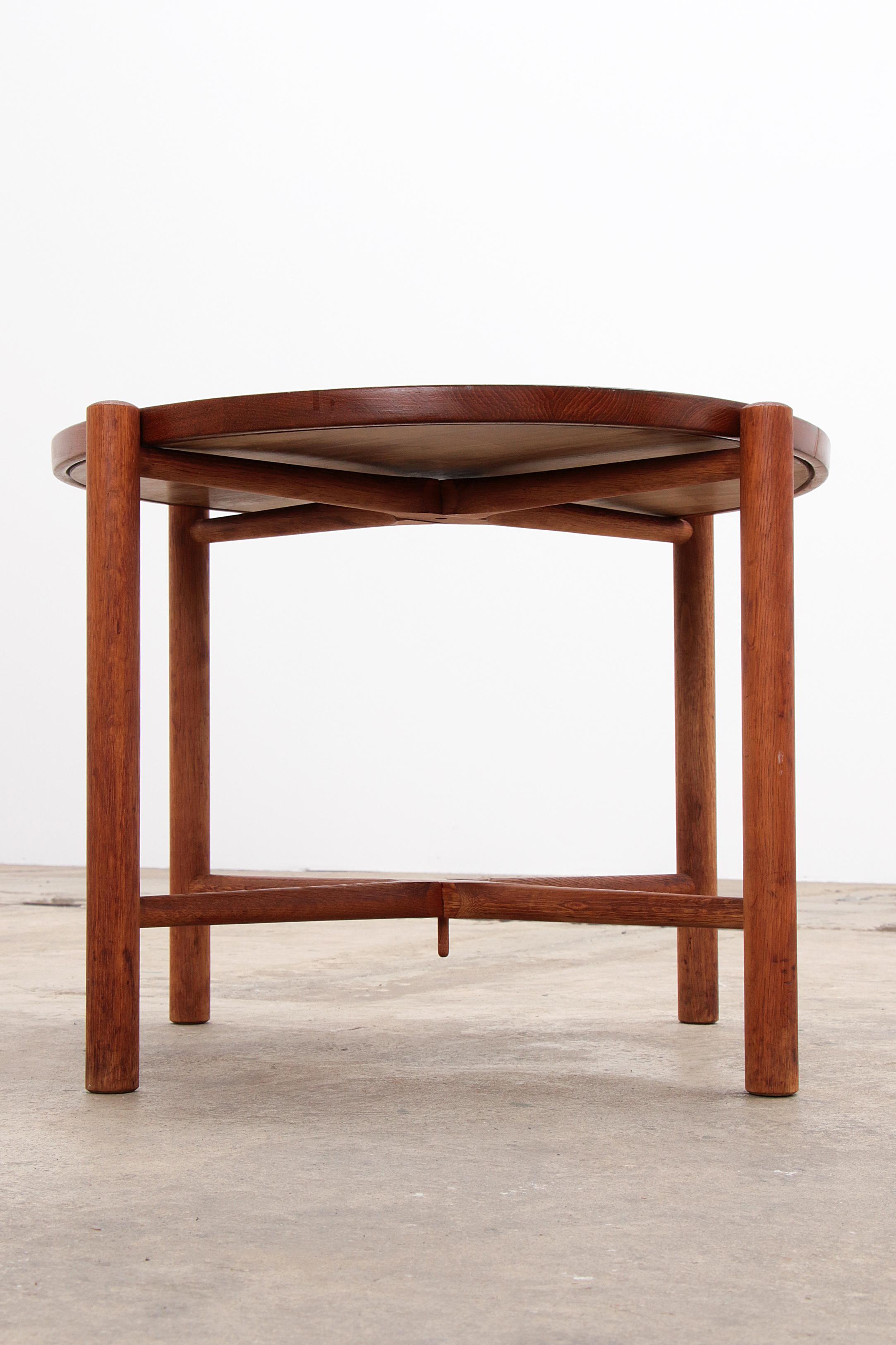Side table Model AT35 design by Hans J. Wegner 1945 Denmark In Excellent Condition For Sale In Oostrum-Venray, NL