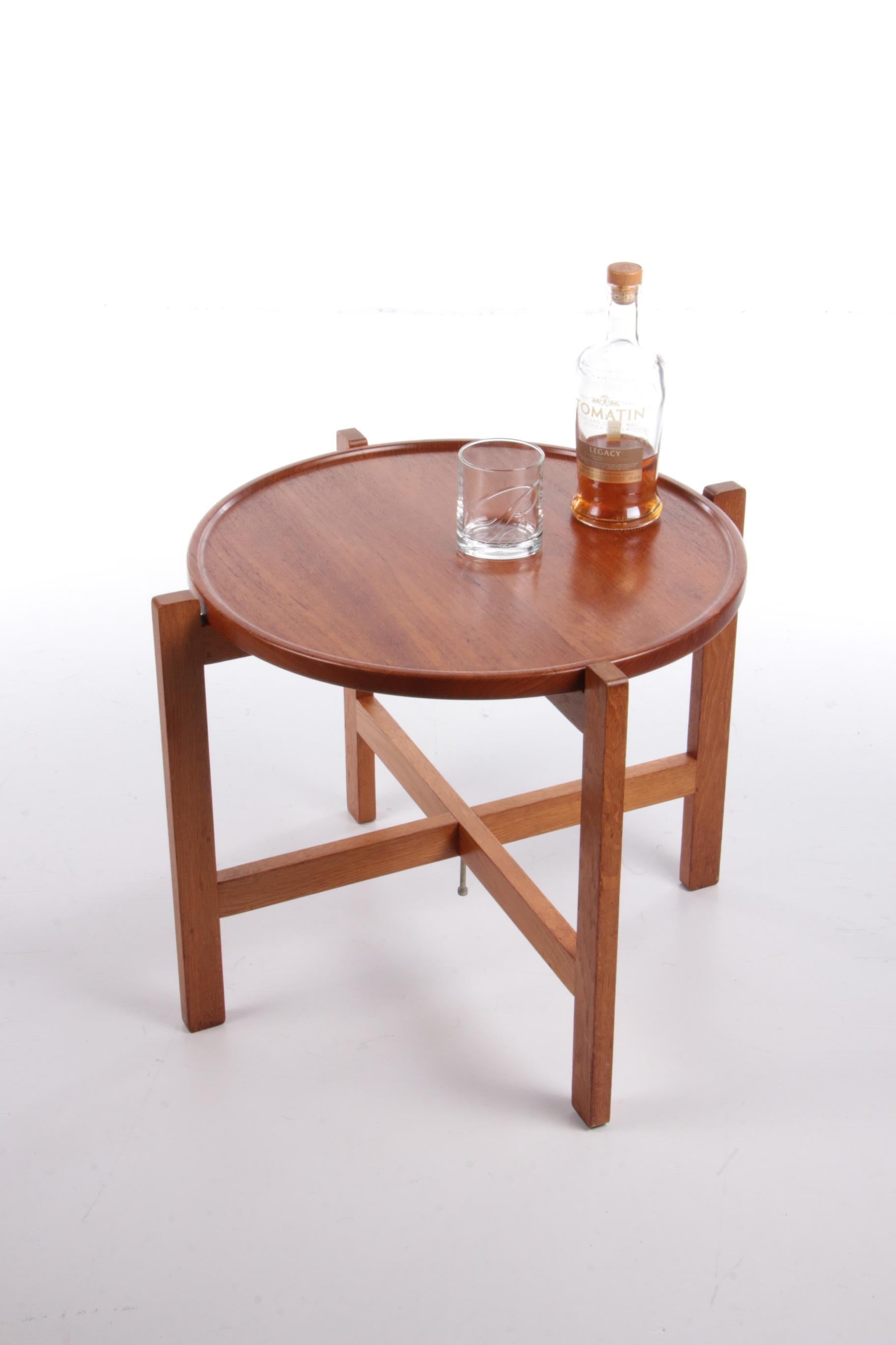 Side table Model AT35 design by Hans J. Wegner,1945 Denmark


Side table model AT35 designed by Hans J. Wegner in 1945 for Andreas Tuck.

This is a very early model and belongs to the first editions of the well-known designer.

The table has the