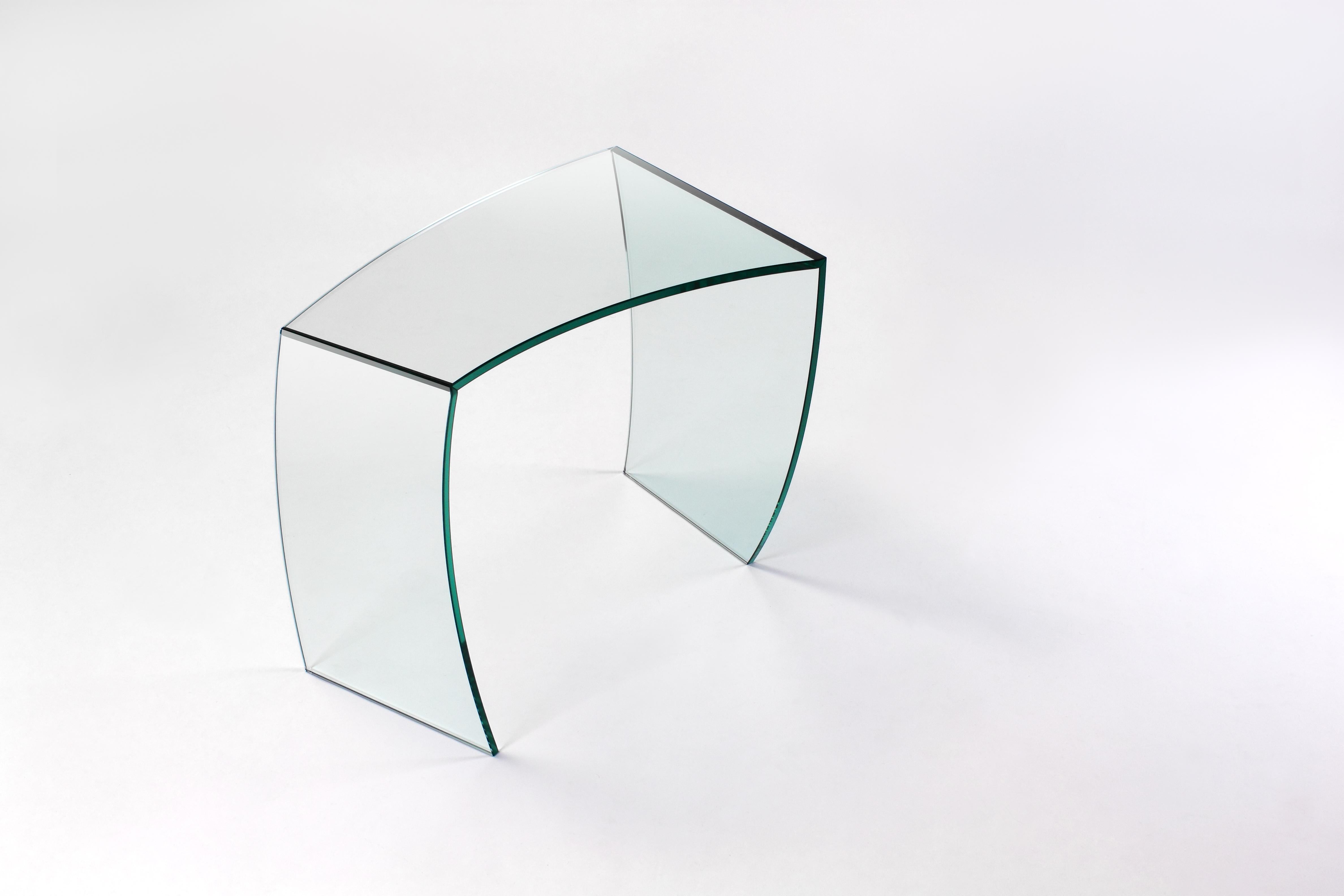 Modern Side or End Table Crystal Glass Curved Shape Collectible Design Made in Italy For Sale