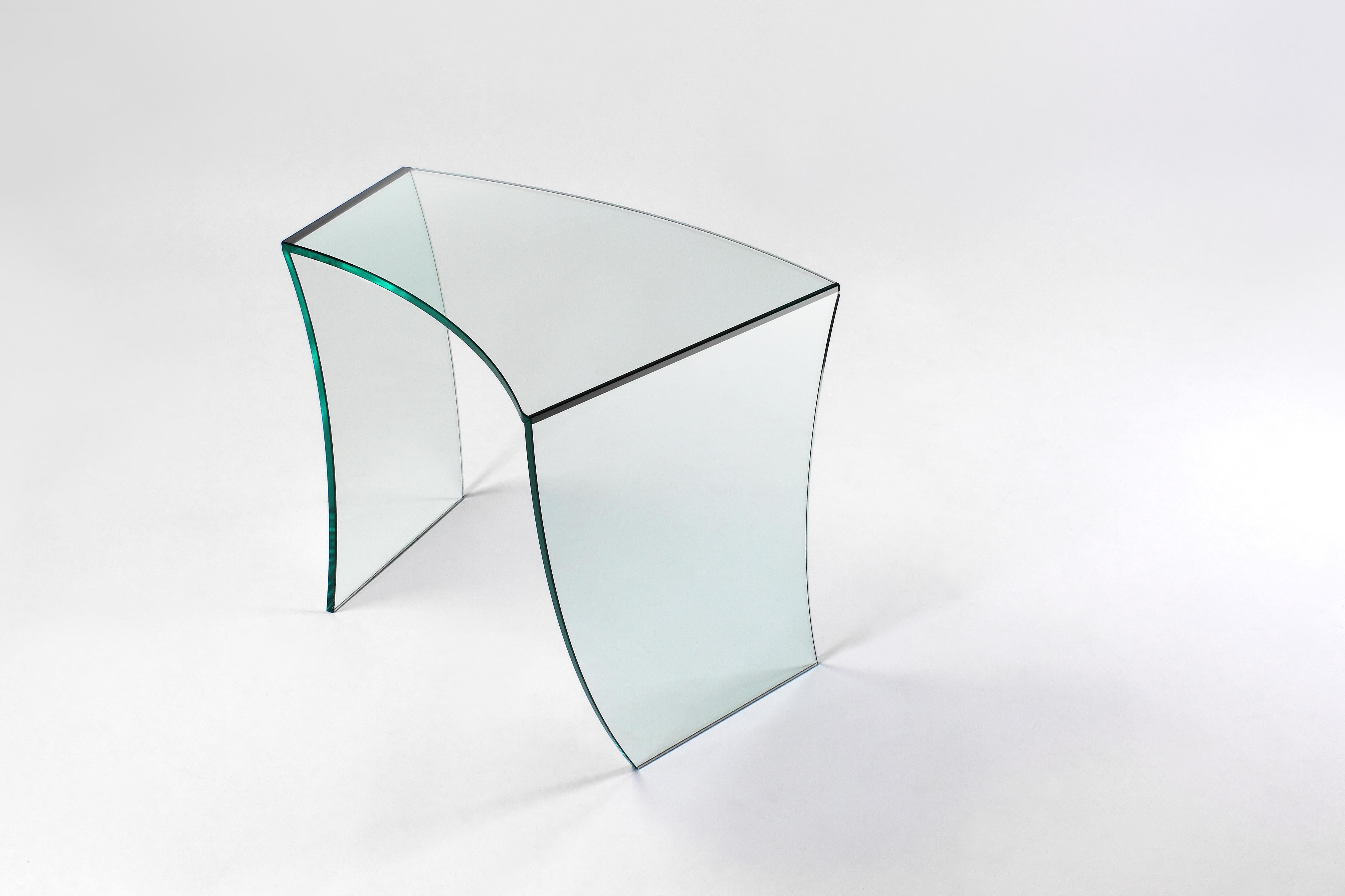 Italian Side or End Table Crystal Glass Curved Shape Collectible Design Made in Italy For Sale