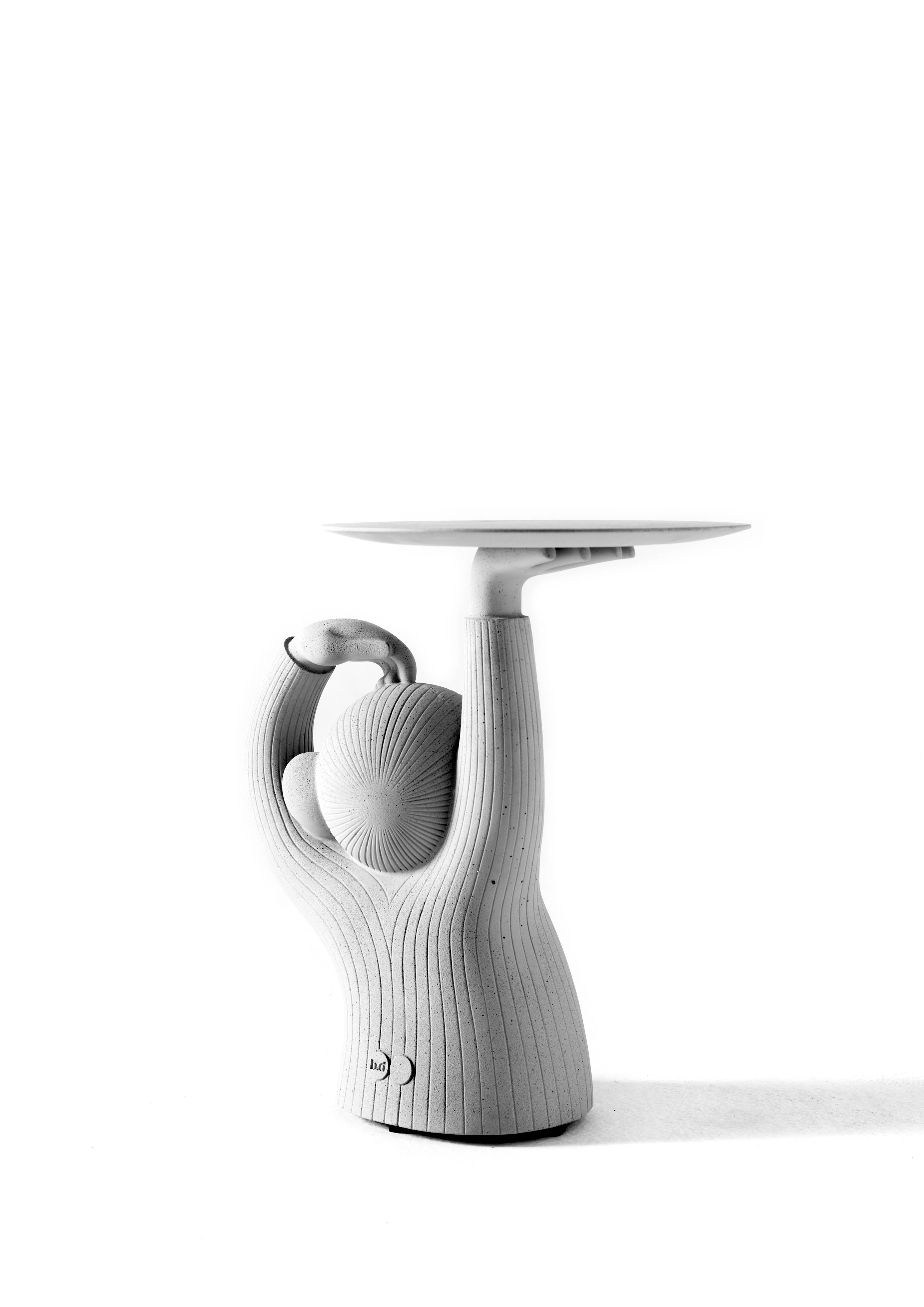 Espagnol Table d'appoint singe en béton gris pailleté pour l'extérieur et l'intérieur, par Jaime Hyon en vente
