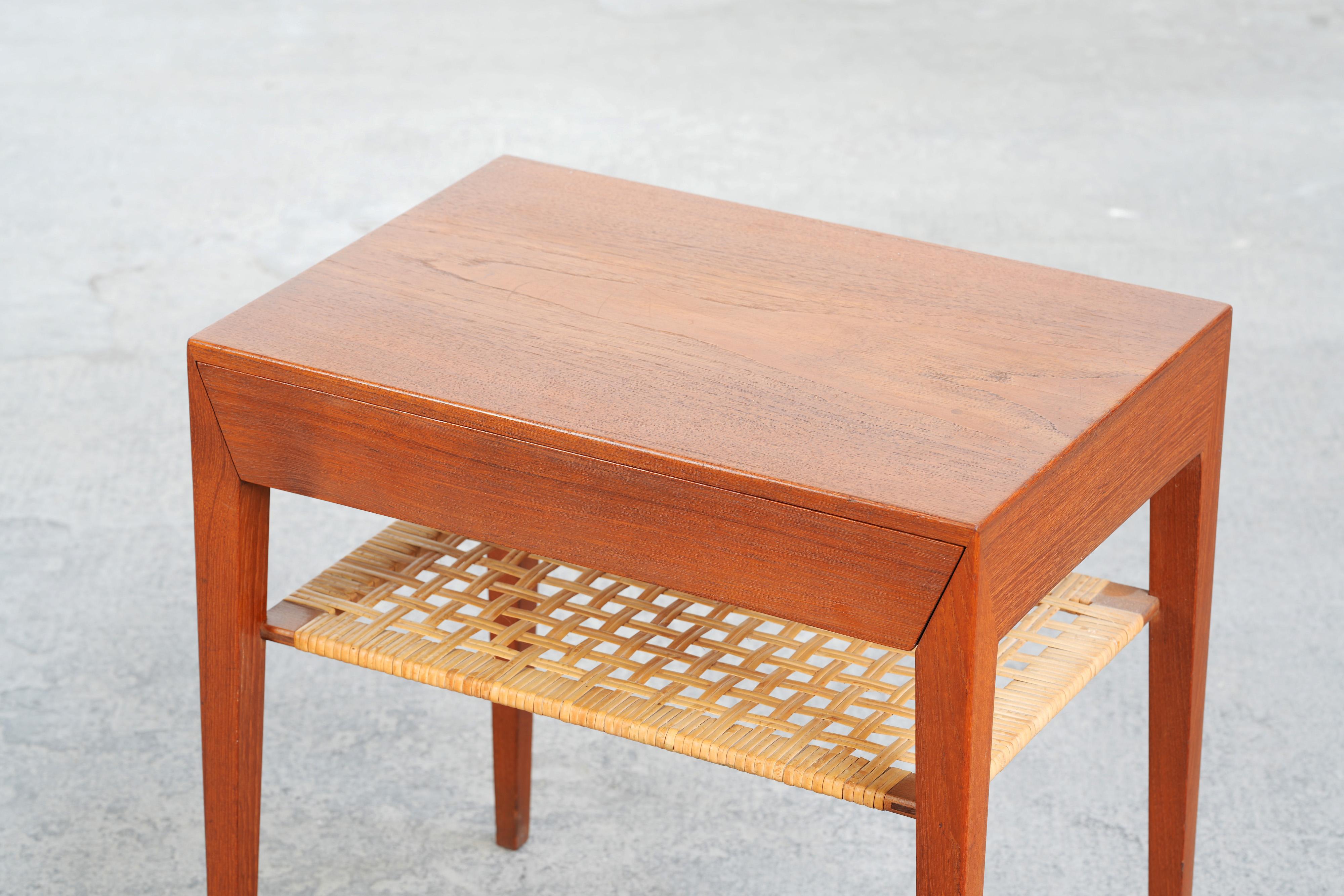 Side Table Nightstand by Severin Hansen for Haslev, Denmark In Good Condition For Sale In Berlin, DE