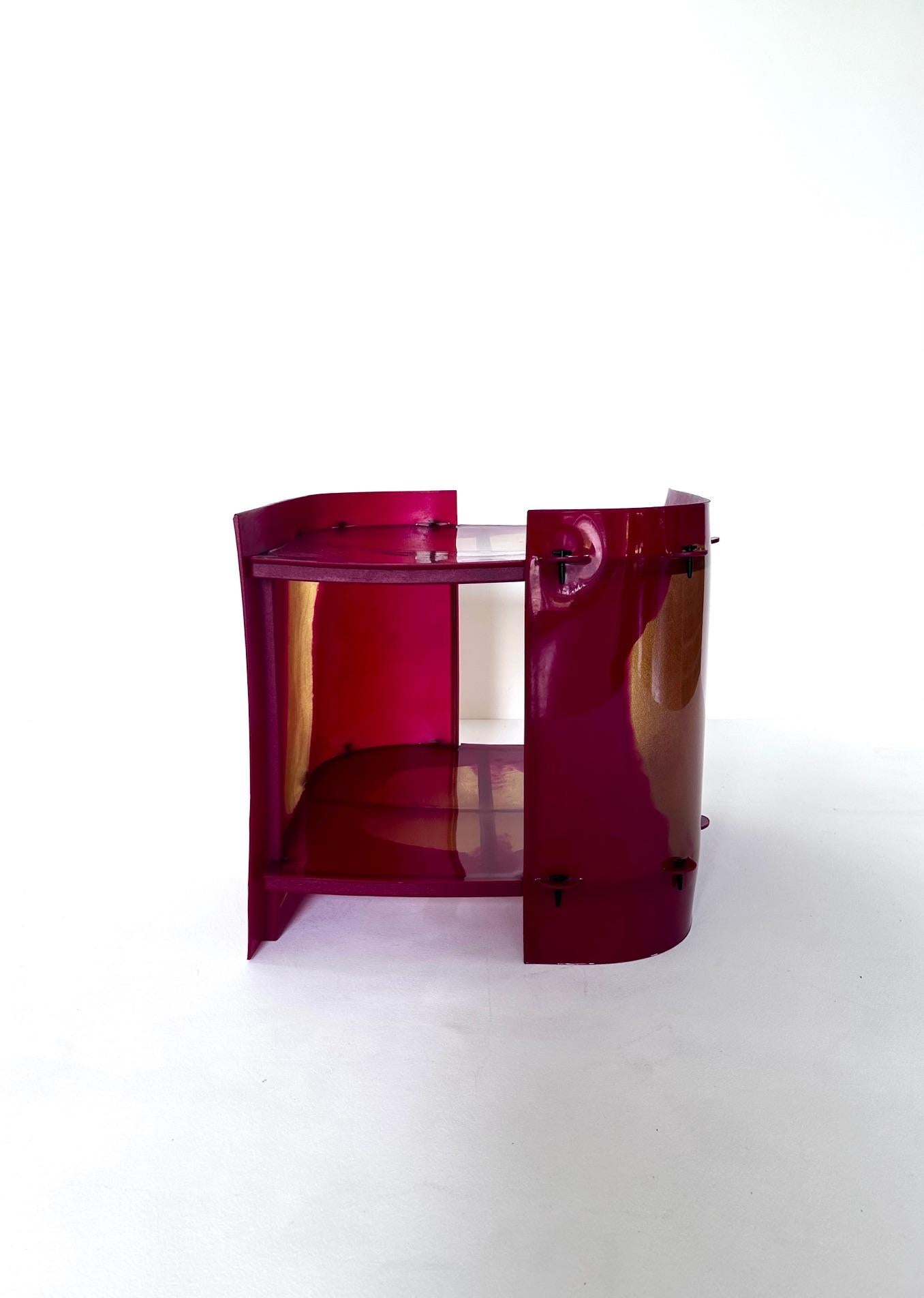 Tabelle aus der Reihe Nobody's Perfect, 2005
ZeroDisegno
Tisch aus Polyurethanharz und geformtem Kunststoff, durchgehend orange und rot gefärbt
Signiert, datiert und nummeriert (siehe Fotos)
Auch gekennzeichnet mit GAETANO PESCE ZERODISEGNO