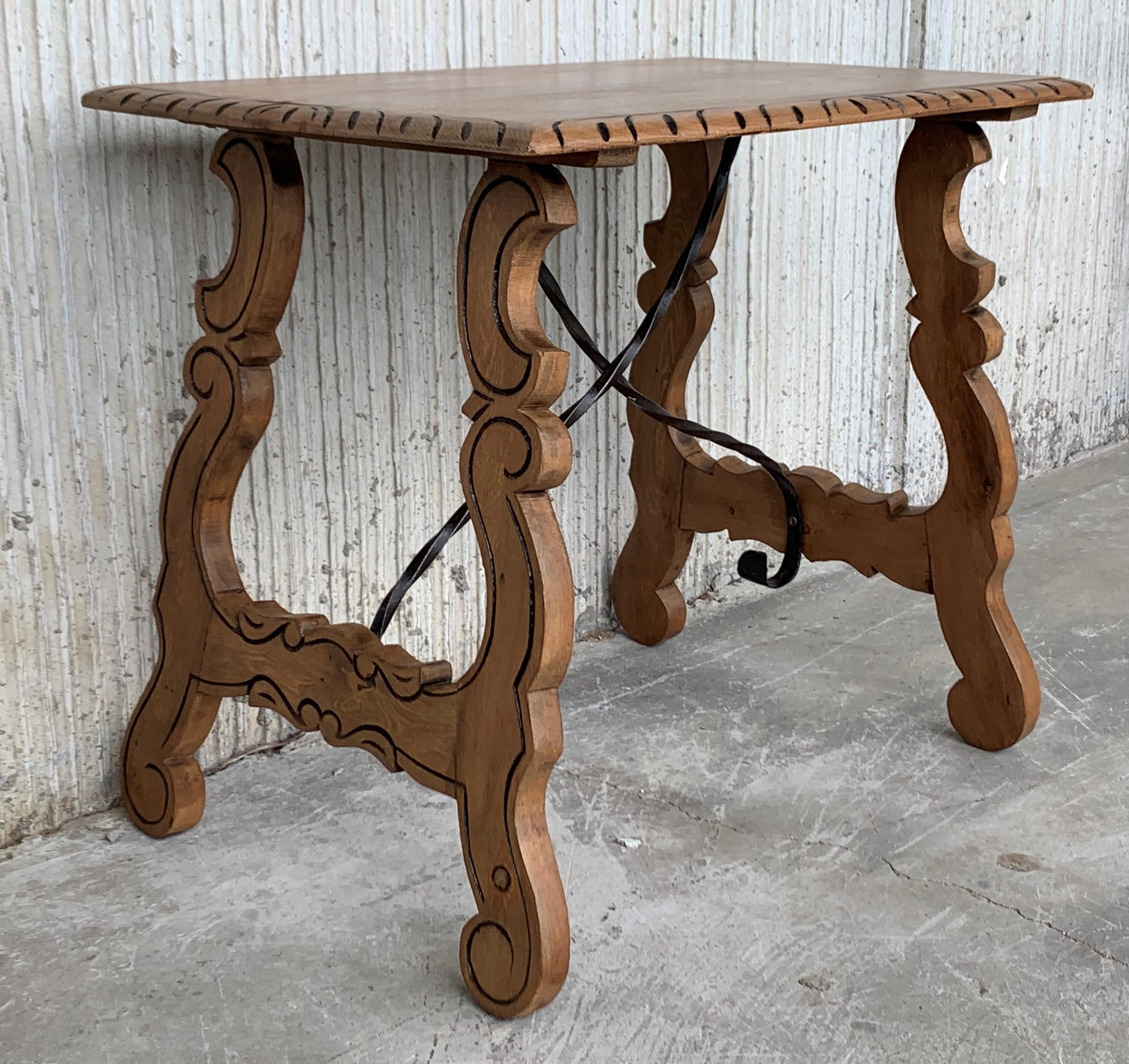 Side Table of Chestnut with Carved Lyre Legs, Spanish, 18th Century In Good Condition In Miami, FL