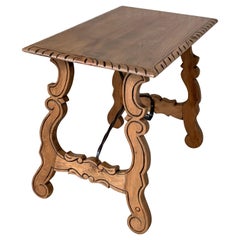 Mesa Auxiliar de Castaño con Patas de Lira Talladas, Española, S. XVIII