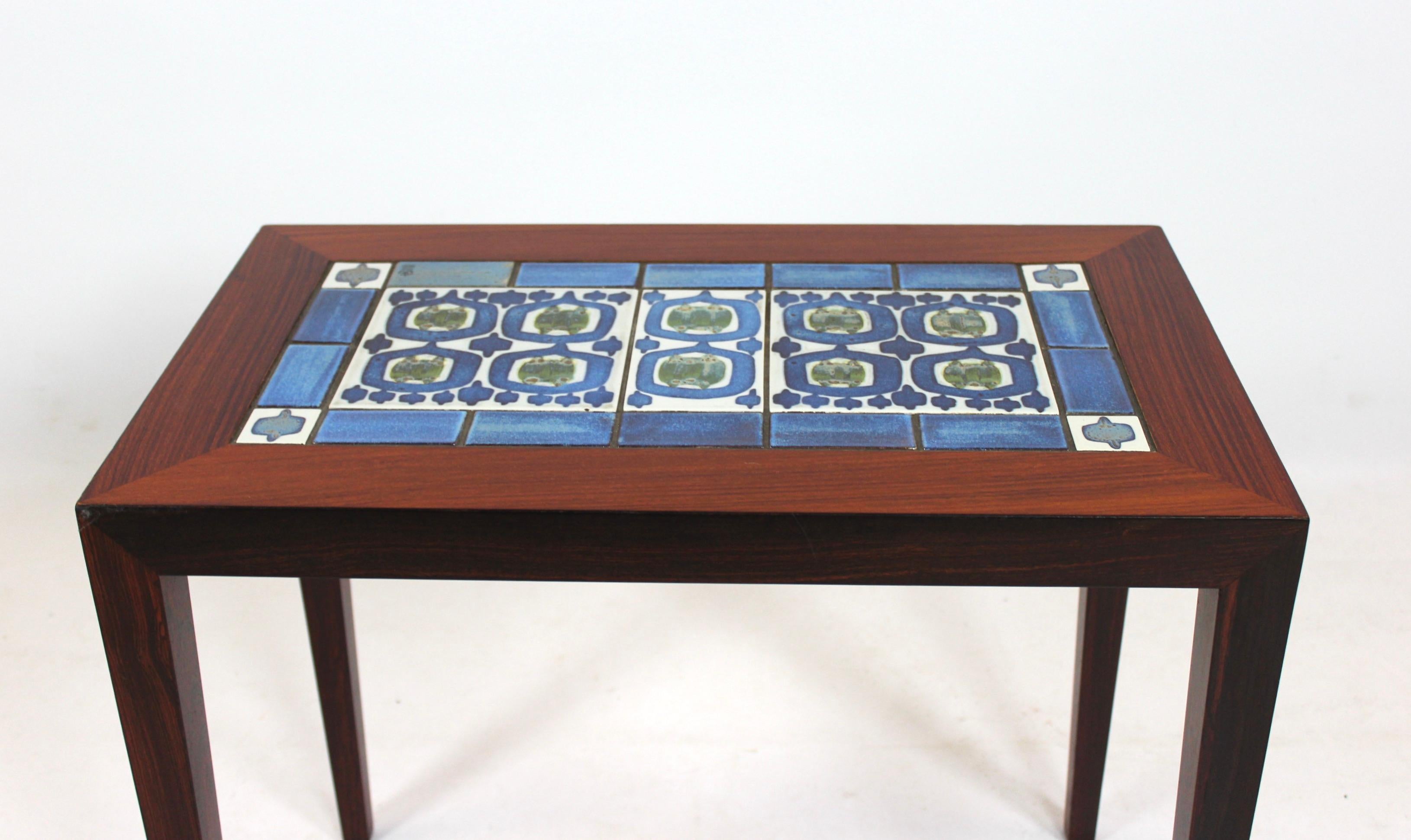 Side table of rosewood and dark blue tiles from Royal Copenhagen, designed by Severin Hansen for Haslev furniture factory from the 1960s.
   