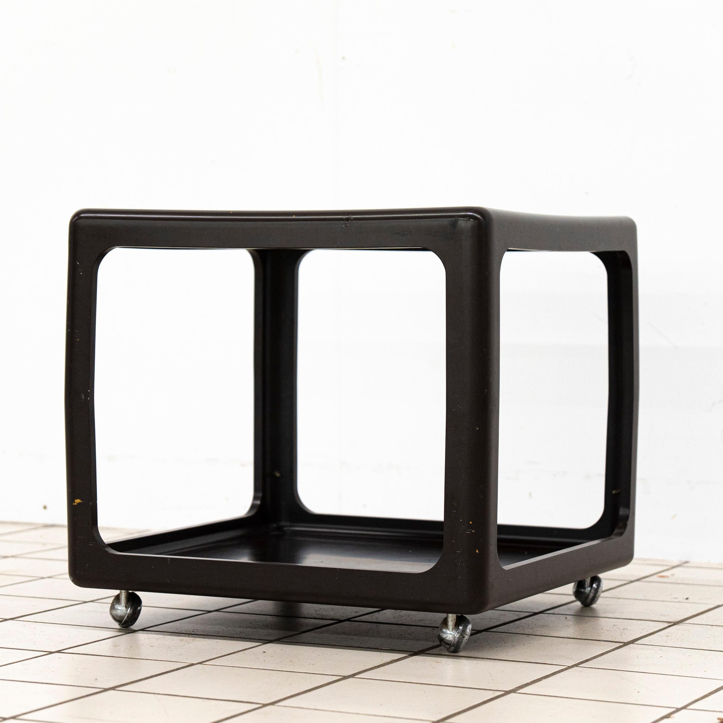 Side Table on Wheels by Peter Ghyczy for Horn Collection In Good Condition For Sale In AMSTELVEEN, NL