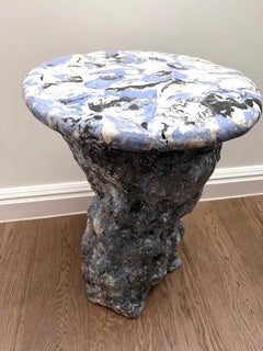 Beistelltisch. Einzigartiger Beistelltisch, handgefertigte, blau-weiße organische Form.