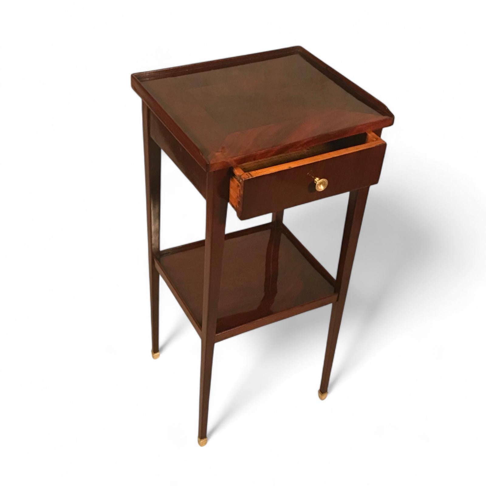 Allemand Table d'appoint ou petite étagère, Allemagne 1820 en vente