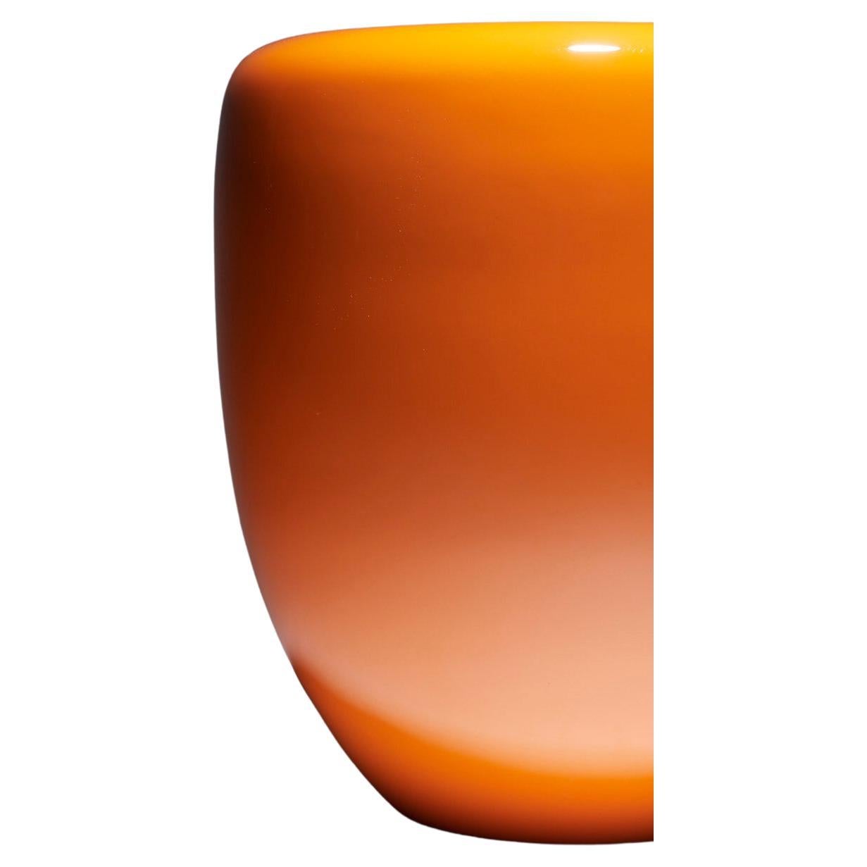 DOT is not a corner table. It is an invitation. A versatile experiment. First, it is about an eye hypnotized by the material. Attention is captivated by this curious magma. Mate, shiny, two-toned patina, eggshell or marble, no matter the variation,