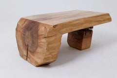 Tavolino, organico, bordo vivo, noce, rustico, minimalista fatto a mano da Logniture