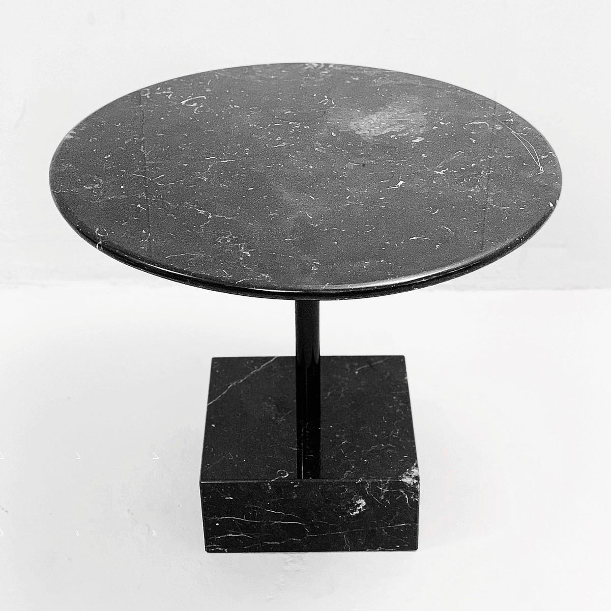 Table d'appoint en marbre noir 'Primavera' par Ettore Sottsass pour Ultima Edizione