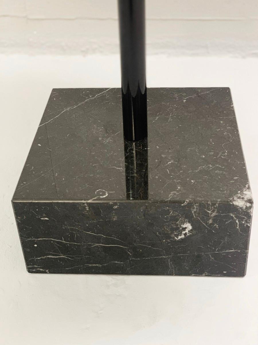 Fin du 20e siècle Table d'appoint en marbre noir Primevera d'Ettore Sottsass pour Ultima Edizione en vente