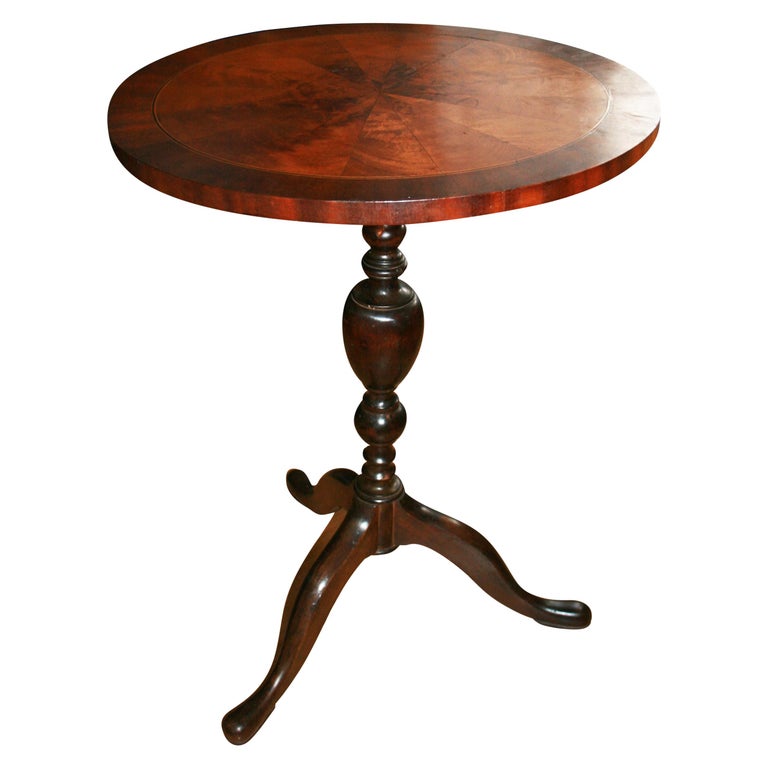 Side Table Queen Anne Style, England, 20th Century at 1stDibs