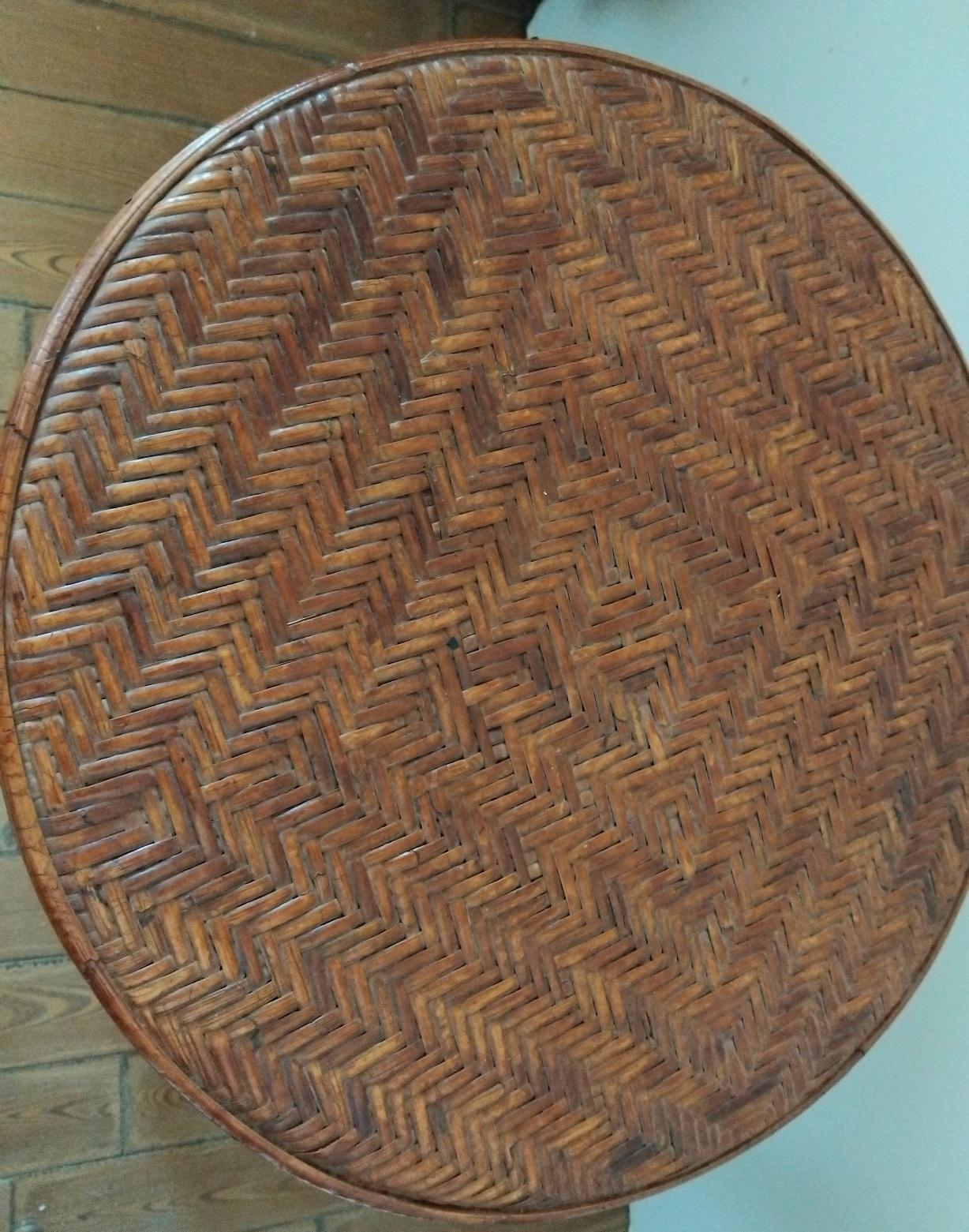 XX secolo Tavolino rotondo in vimini Nature anni '50 in vendita