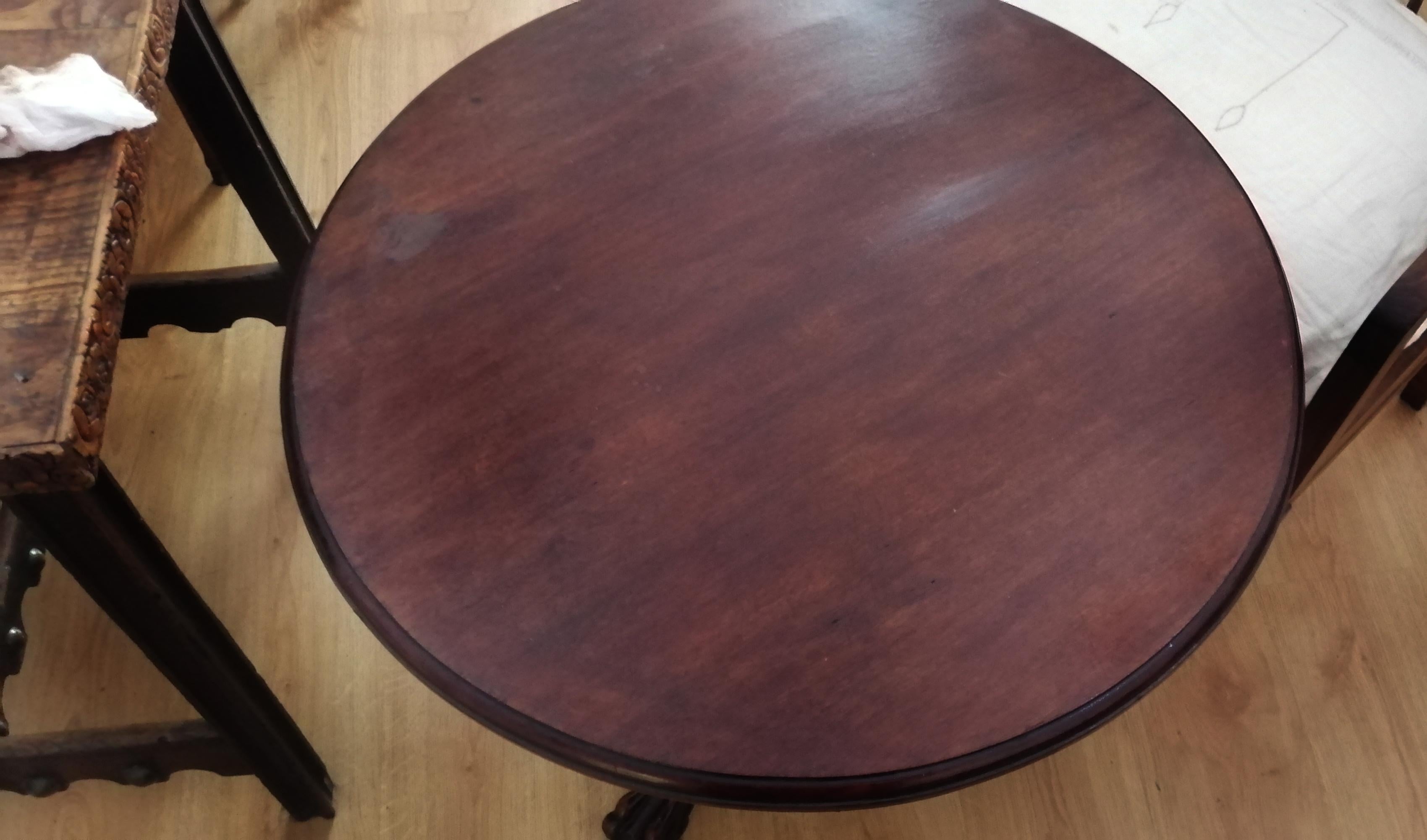 Large Side Table Round Tripod-Shaped with Lion-Shaped Legs For Sale 4