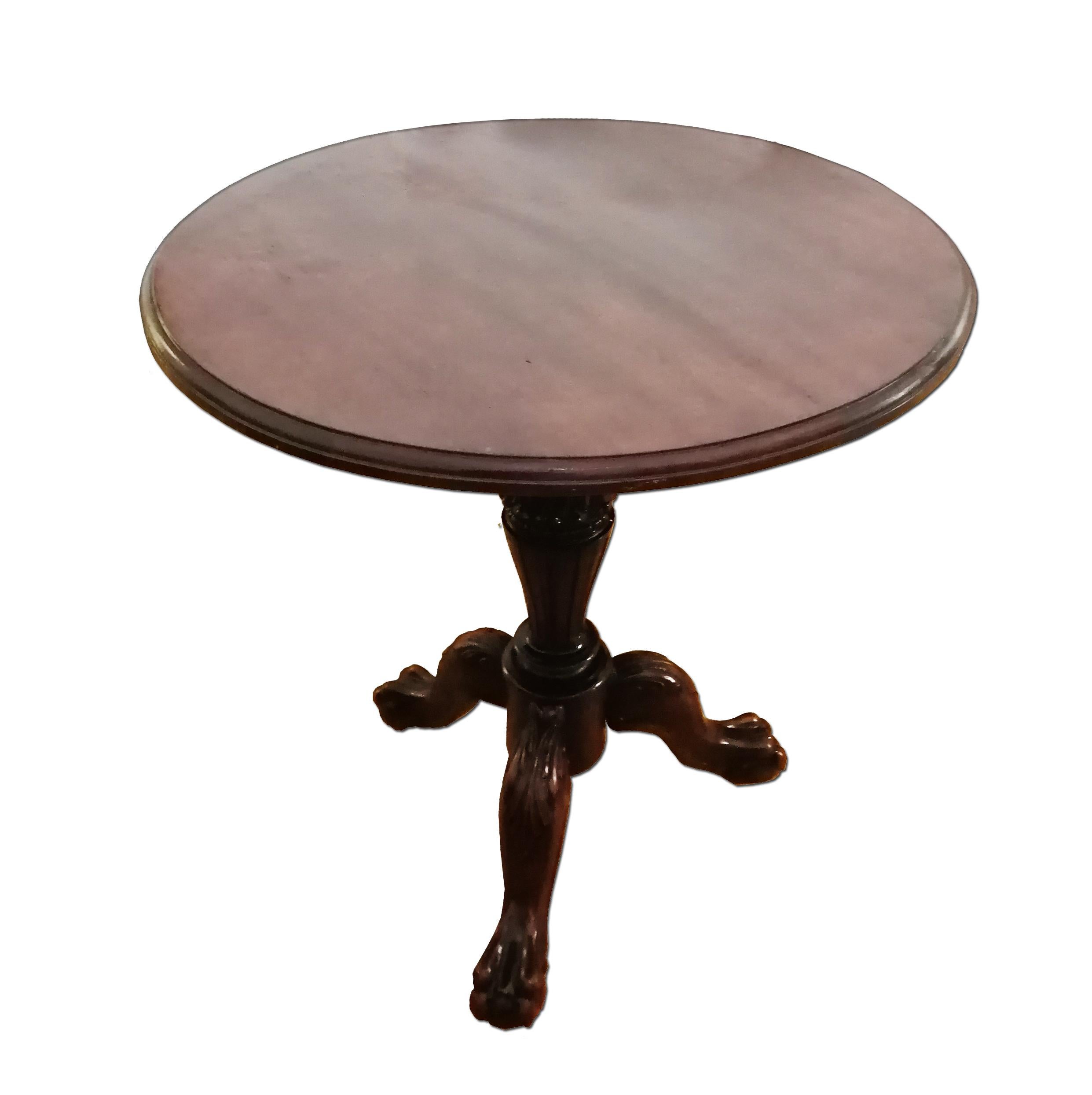 Grande table d'appoint ronde en forme de tripode avec pieds en forme de lion Bon état - En vente à Mombuey, Zamora