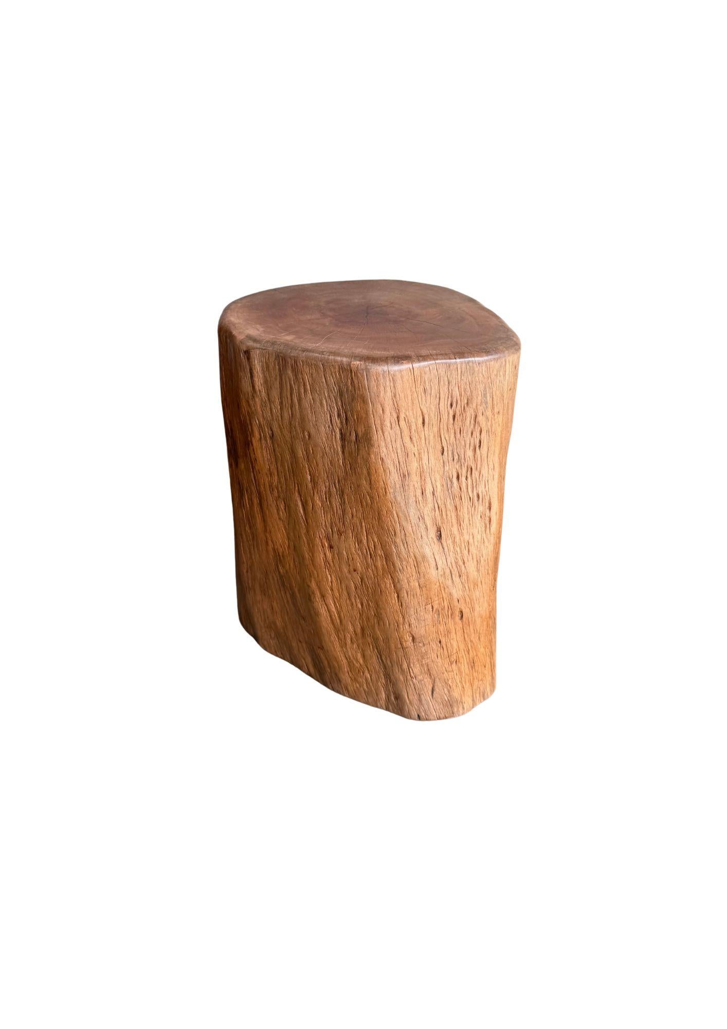 Fait main Table d'appoint Bois de litchi massif Finition naturelle Moderne Organique en vente