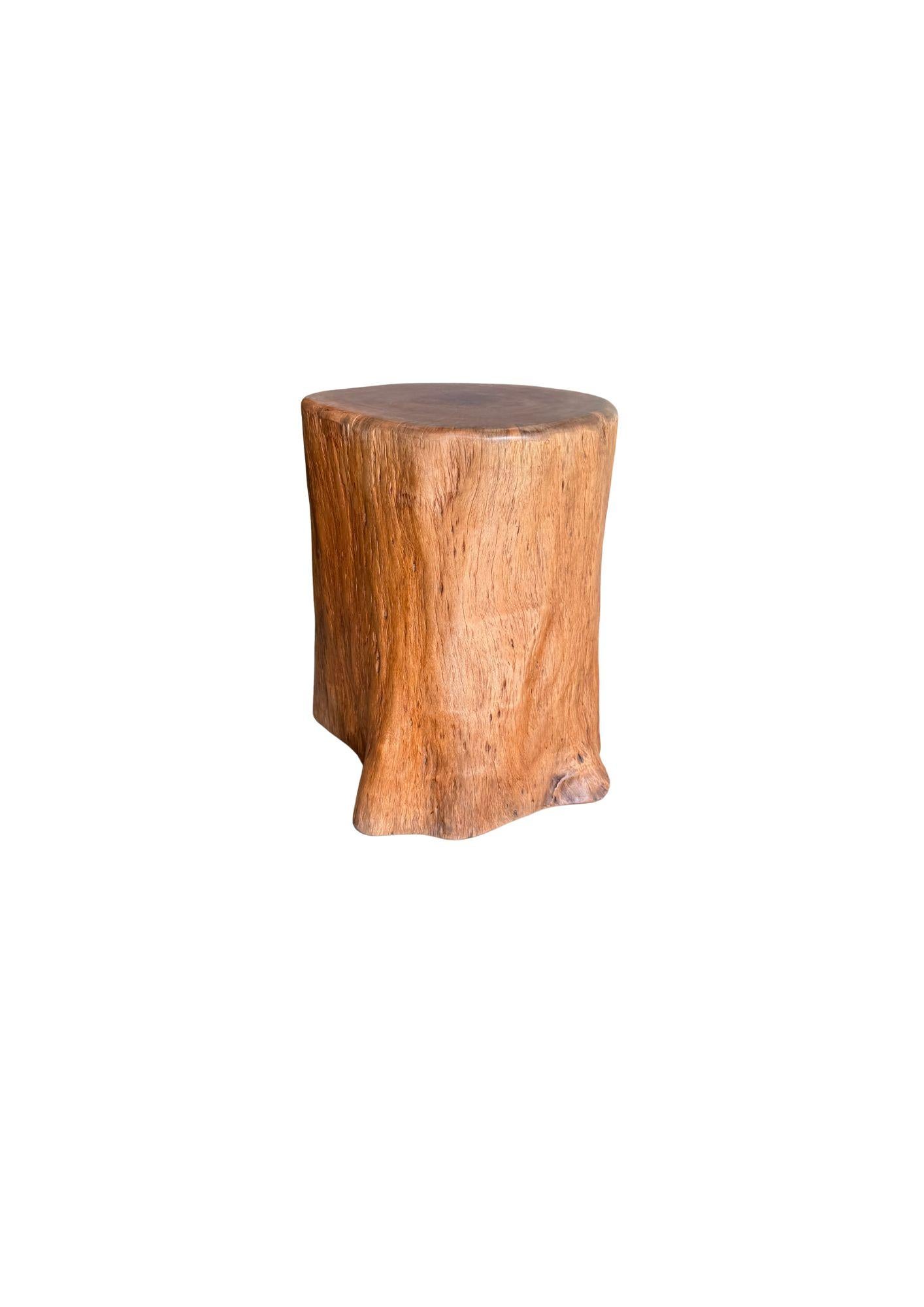 XXIe siècle et contemporain Table d'appoint Bois de litchi massif Finition naturelle Moderne Organique en vente