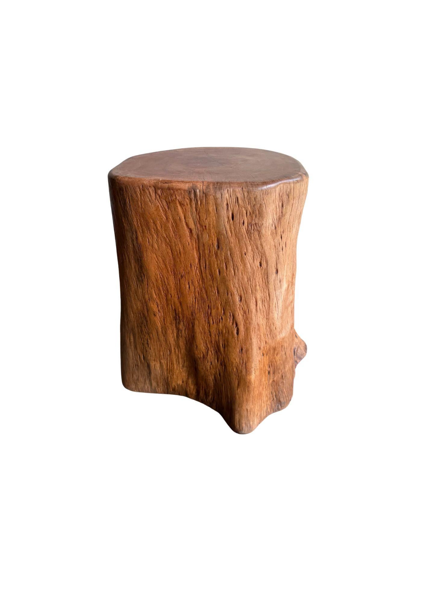 Table d'appoint Bois de litchi massif Finition naturelle Moderne Organique en vente 1