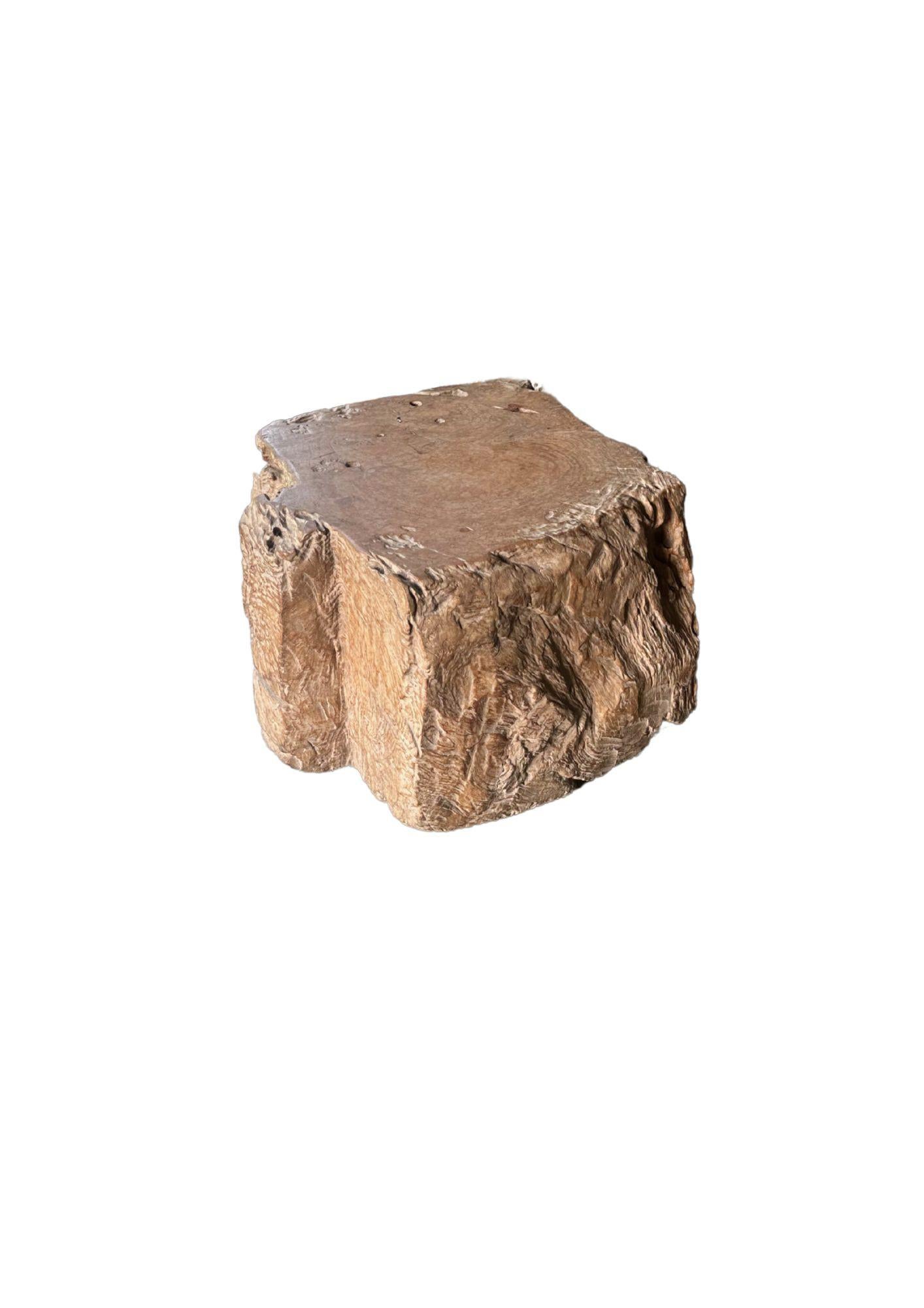 Table d'appoint en teck massif finition naturelle finition organique moderne en vente 2