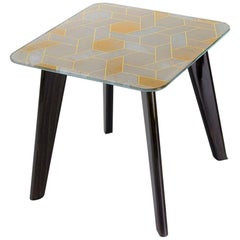 Table d'appoint à pieds en bois massif avec peinture métallique mate et plateau en Vetrite