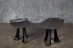 Table d'appoint et tabouret en chêne massif sculptés à la main et ornés de pierres précieuses en marbre de SoShiro