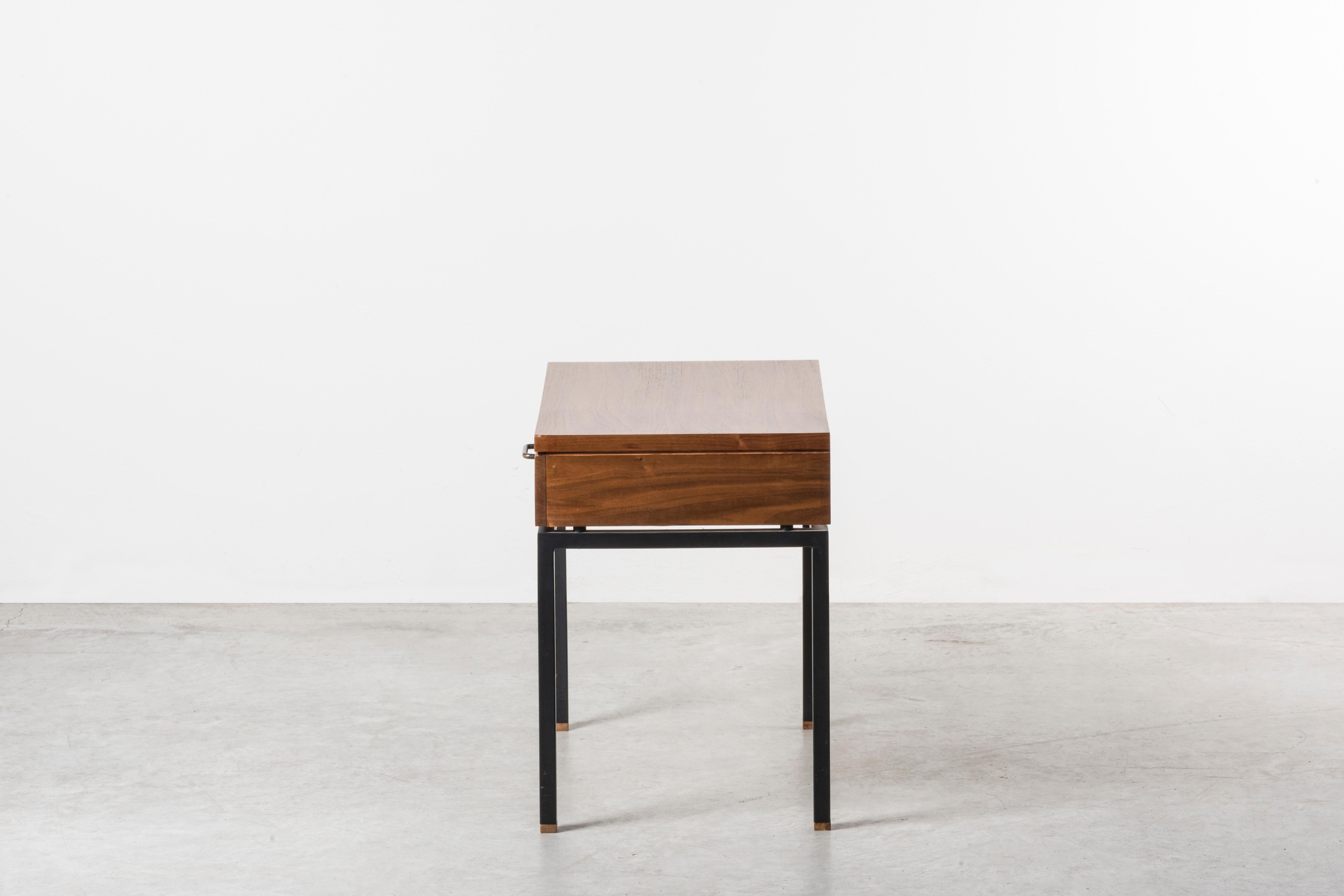 Acier inoxydable Table d'appoint-Studio BBPR-Milieu du 20ème siècle-Italie en vente