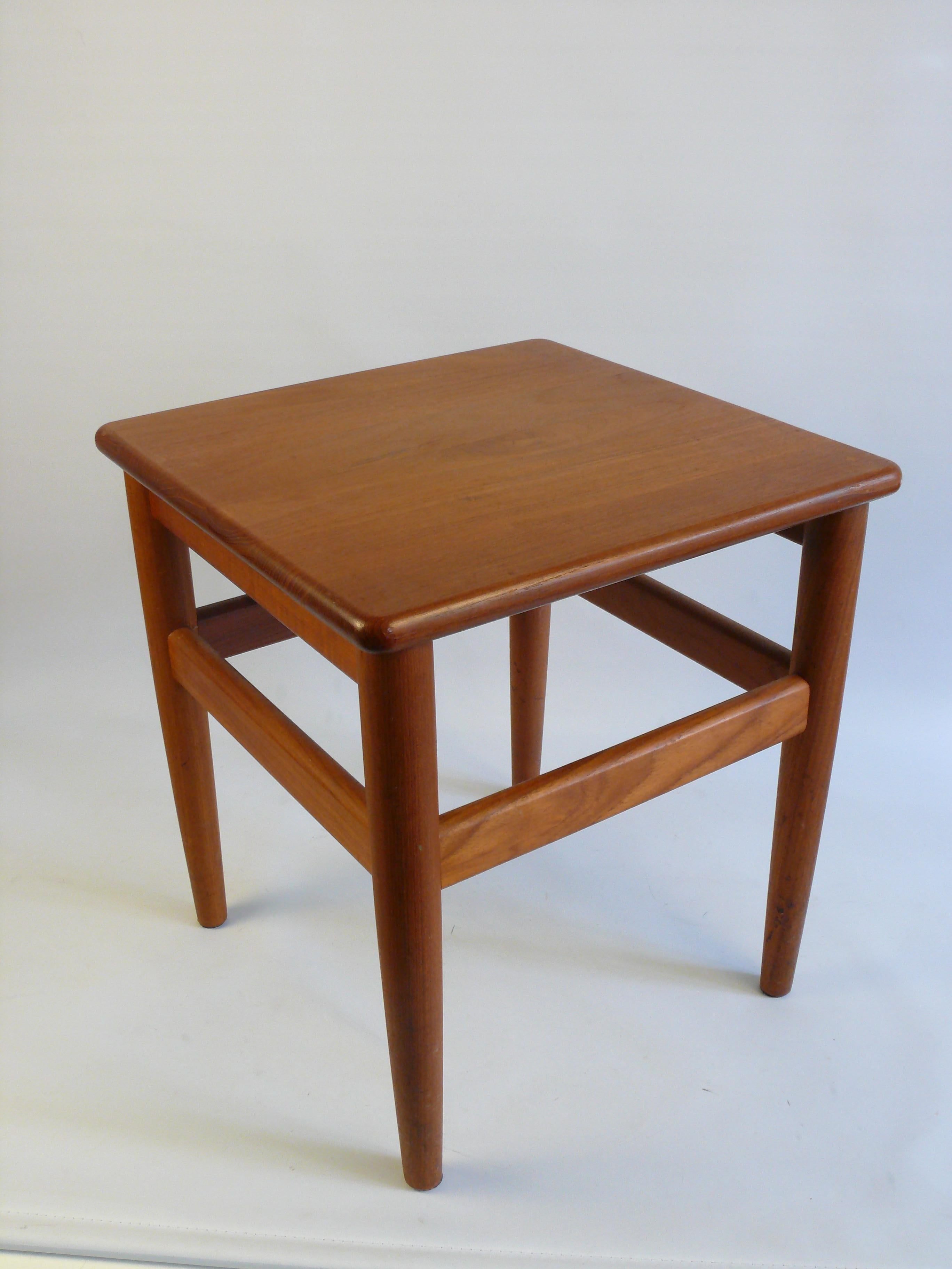 Well-preserved side table/tabouret/stool made of teak wood in Danish design from the 1960s, solid and very stable, probably from Salin, Nybork Denmark - no company logo available. The plate has rounded edges. The surface of the plate shows usual