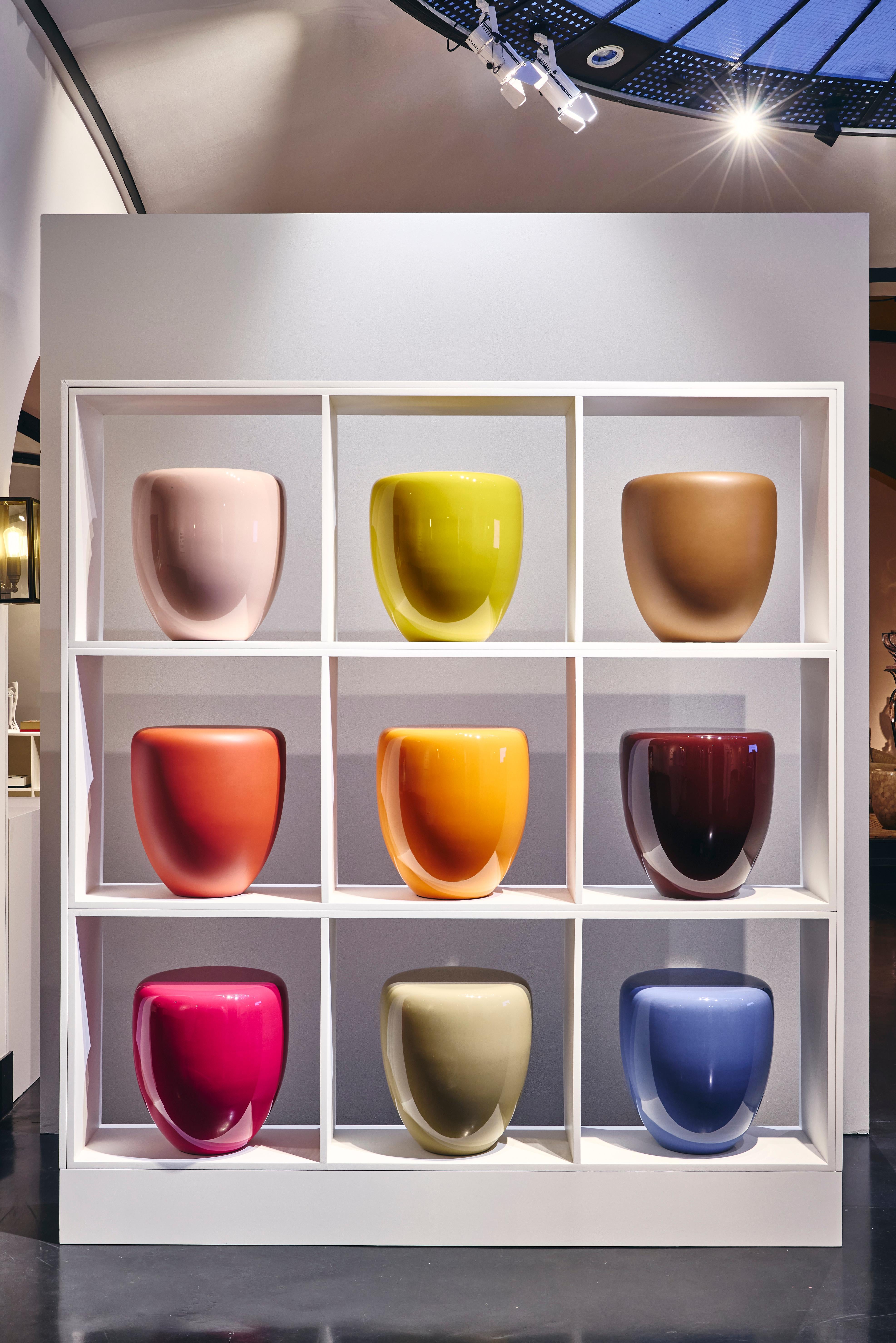 Minimaliste Table d'appoint Tawny DOT M de Reda Amalou Design - Laque brillante en vente