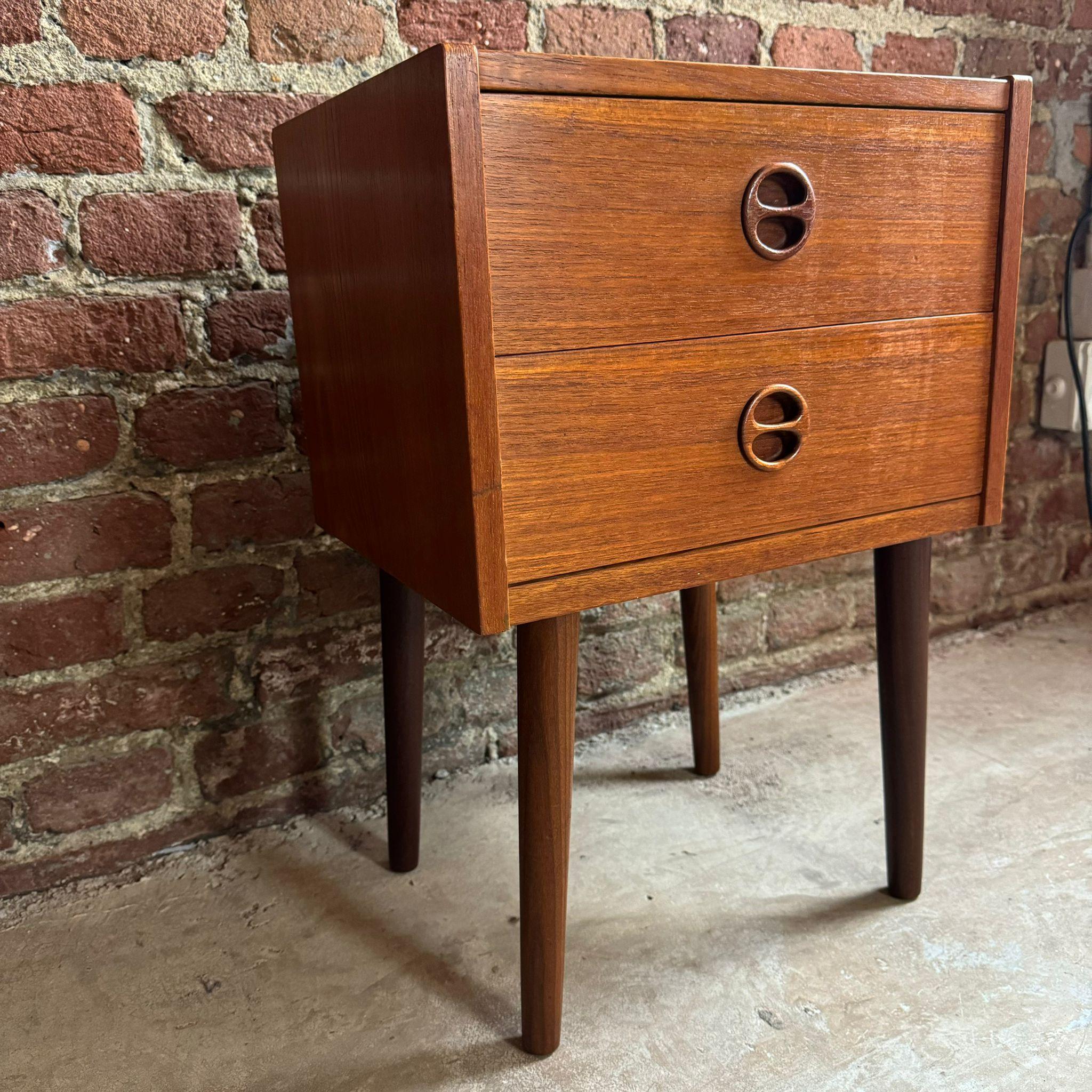 Milieu du XXe siècle Table d'appoint, teck, Danemark 1960 en vente