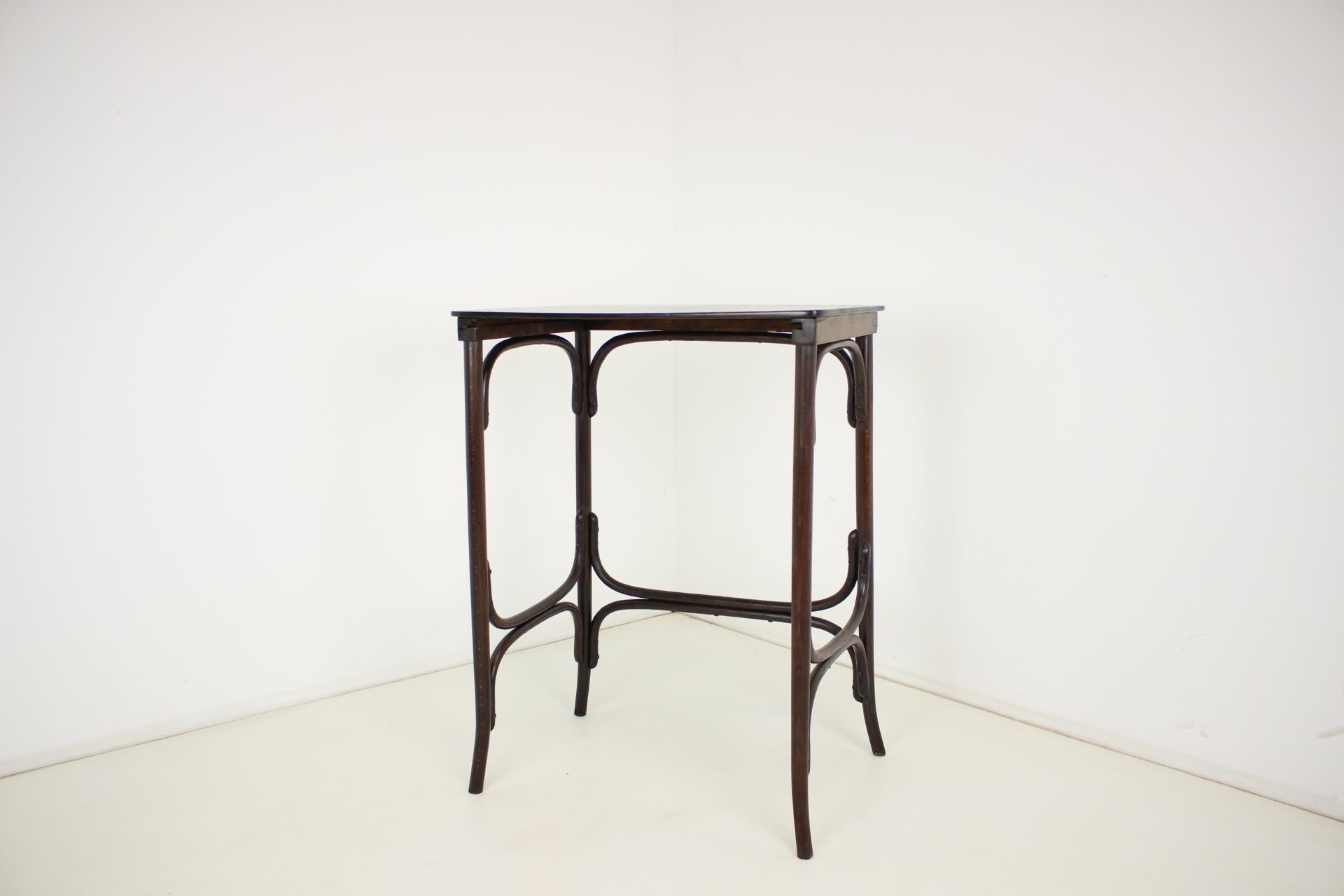 Side Table Thonet, 1920's 2