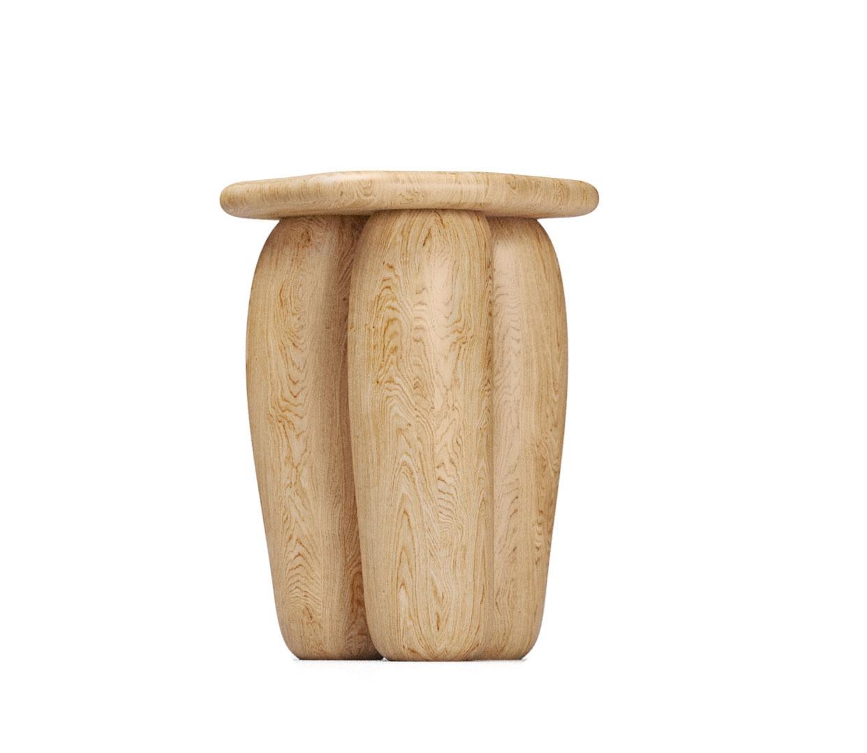 Une petite table d'appoint avec une forme asymétrique du plateau et des pieds dans un style ethnique. Fabriqué en bois massif au Portugal.
Le produit est livré dans le monde entier ;
Produit fait à la main ;
Différentes options de bois et d'émail