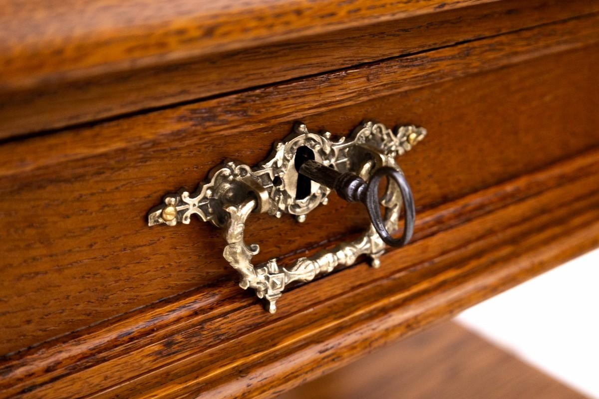 Oak Side table, turn of the 19th and 20th centuries, Northern Europe. For Sale