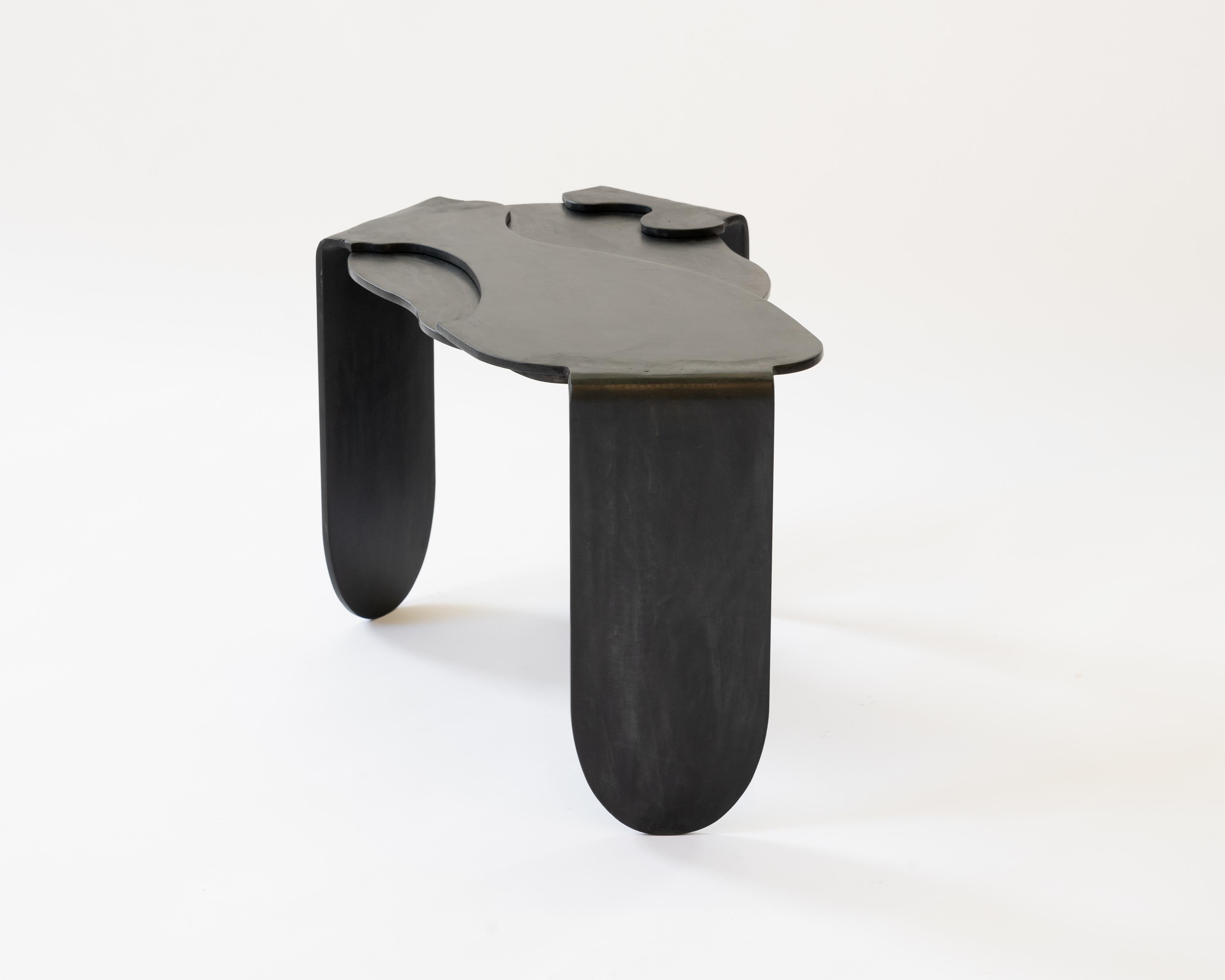 Moderno Tavolino Unico organico nero moderno/contemporaneo in acciaio cerato in vendita