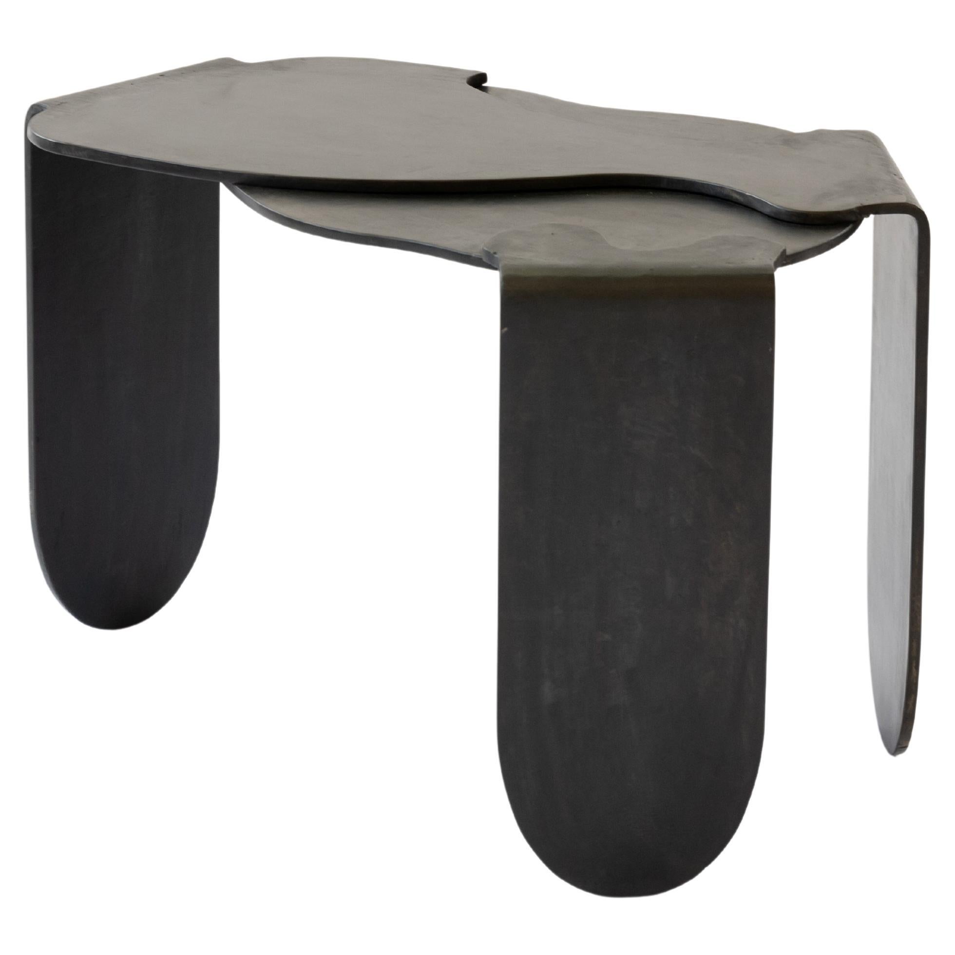 Table d'appoint unique en acier ciré organique noir moderne/contemporain en vente