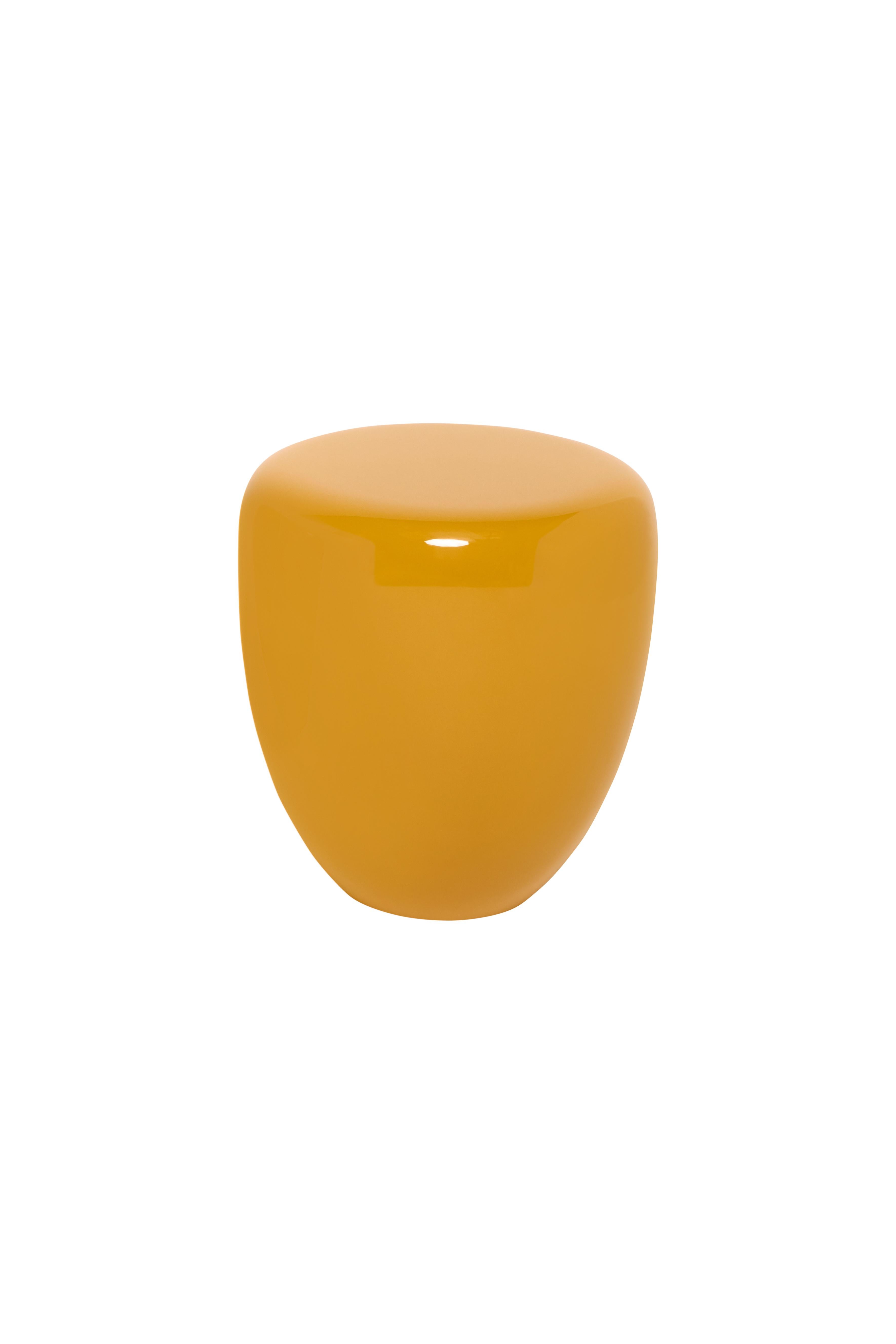DOT  is not a corner table. It is an invitation. A versatile experiment. First, it is about an eye hypnotized by the material. Attention is captivated by this curious magma. Mate, shiny, two-toned patina, eggshell or marble, no matter the variation,