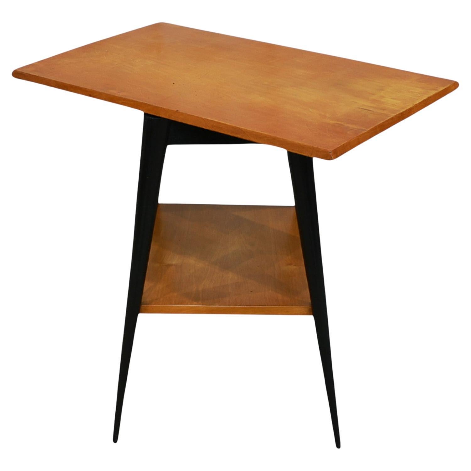 Table d'appoint à plateau pivotant en pau marfim et finition ébène, c.I.C. en vente
