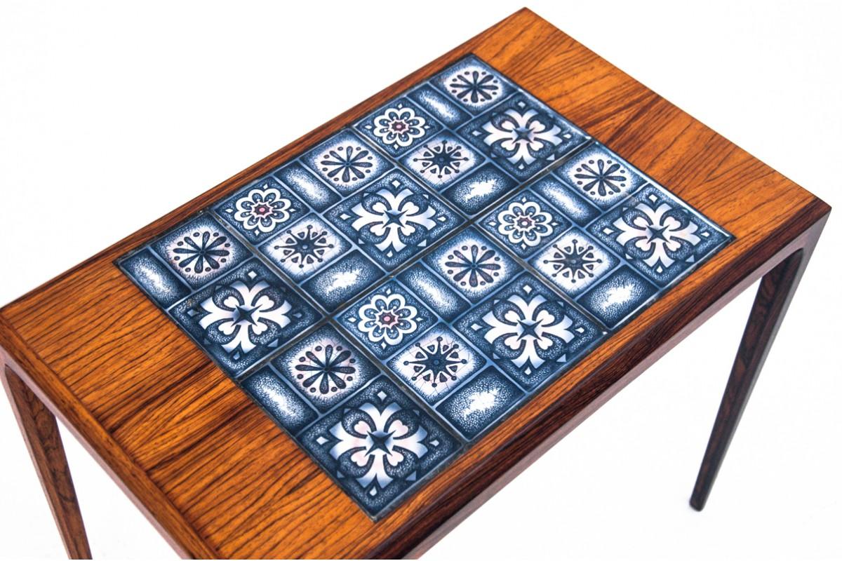 Danese Side table with blue ceramics, Denmark, 1960s. in vendita